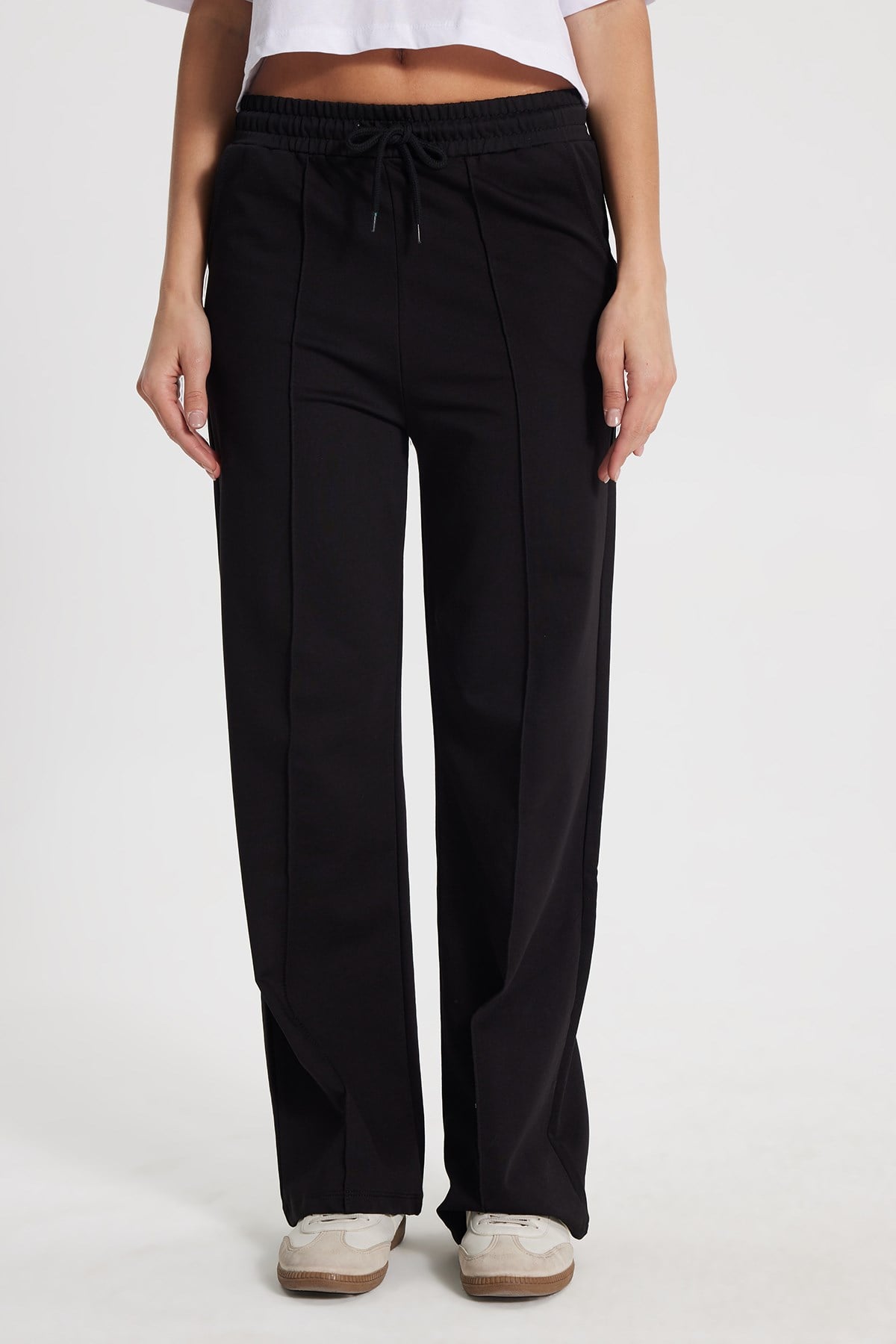 TUDORS Kadın Relax Fit Rahat Kesim Pamuklu Lastikli Geniş Paça Likralı Siyah Eşofman Altı görsel 2