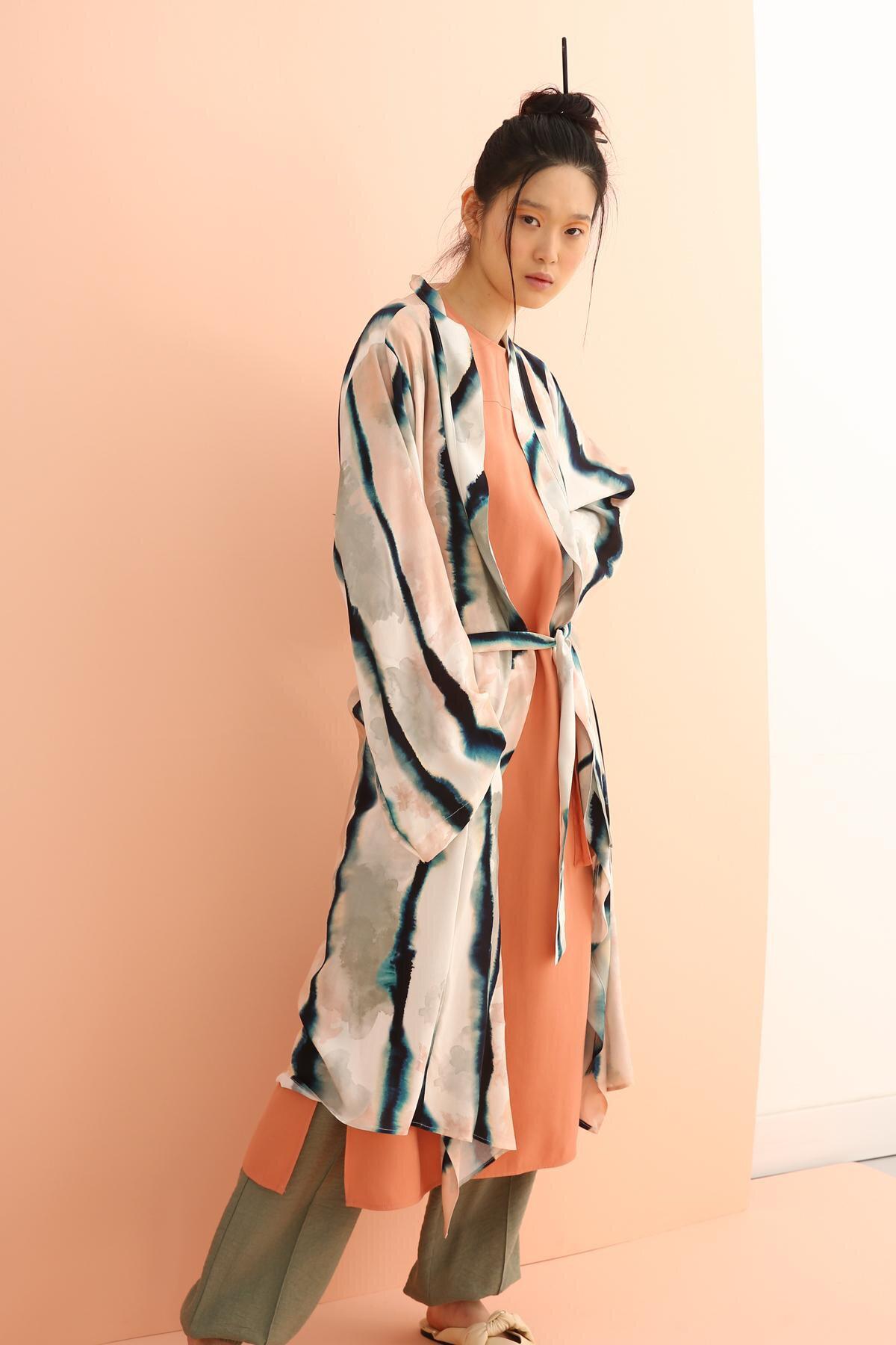 ALLDAY Ekru-Lacivert Cepli Kuşaklı Desenli Kimono