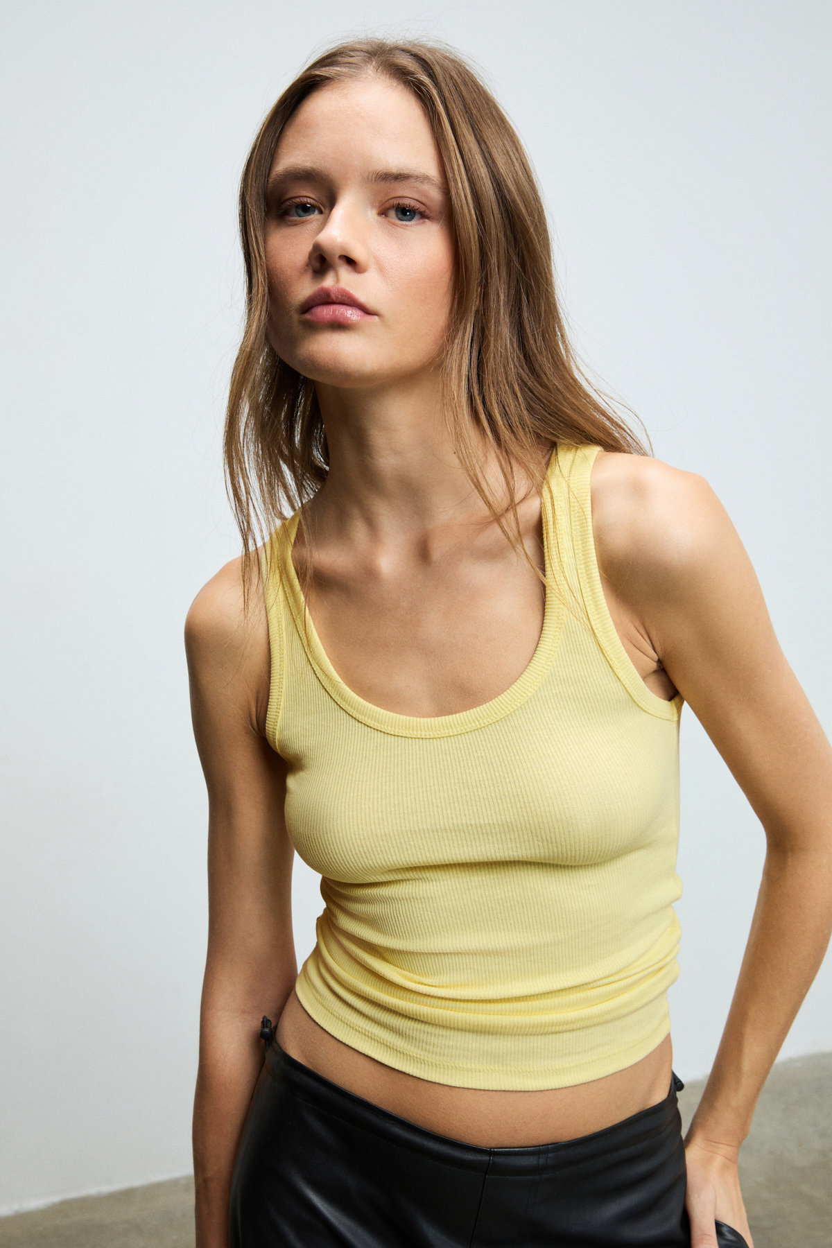 ETHIQUET LILLESOL Kadın Fitilli Görünümlü Slim Fit Vücuda Oturan Havuz Yakalı Pamuklu Basic KOYU SARI Atlet görsel 2