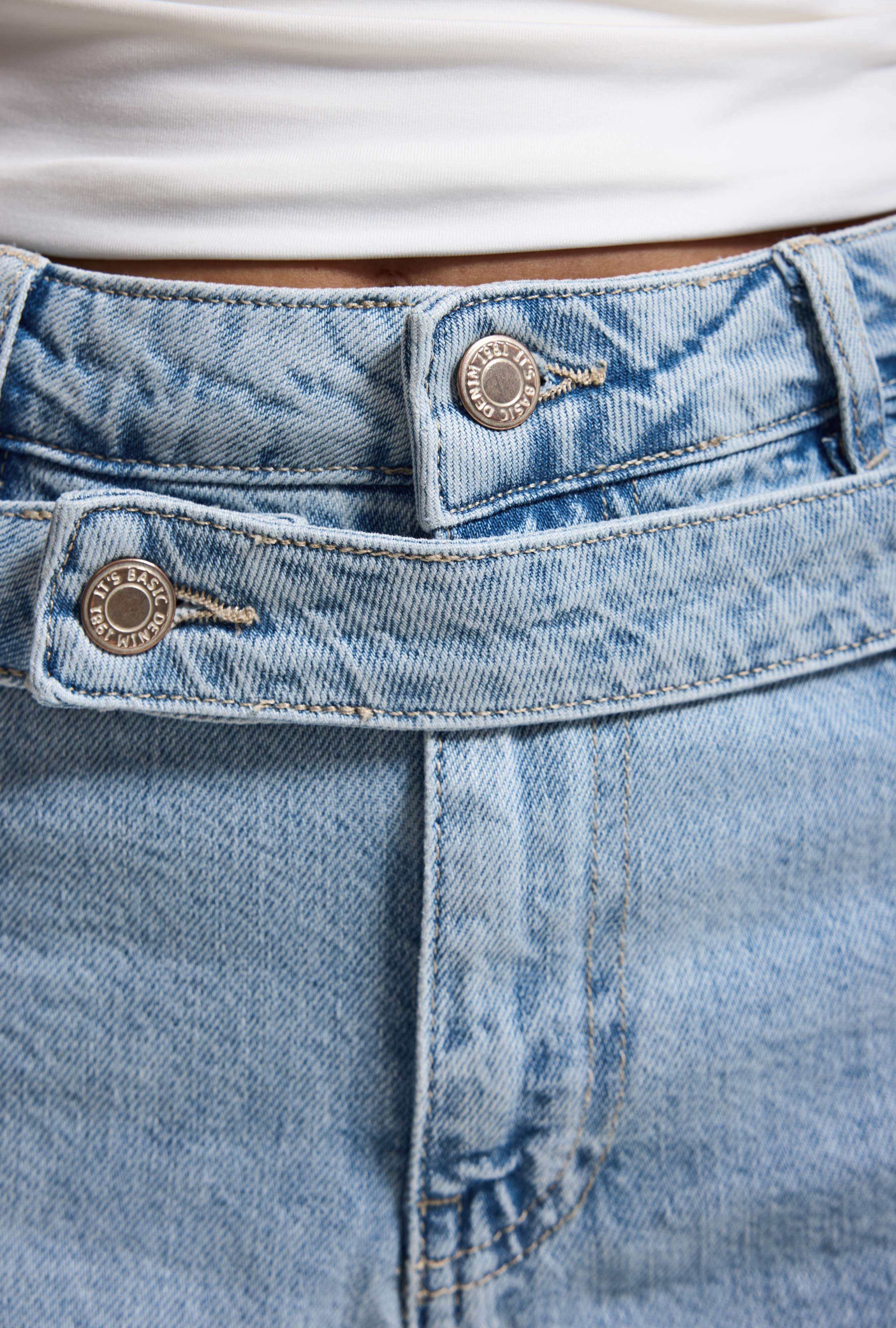 It's Basic Kadın Jean Rengi 11s6-3 Relax Mom Kemer Detaylı Tasarım Denim Şort görsel 3