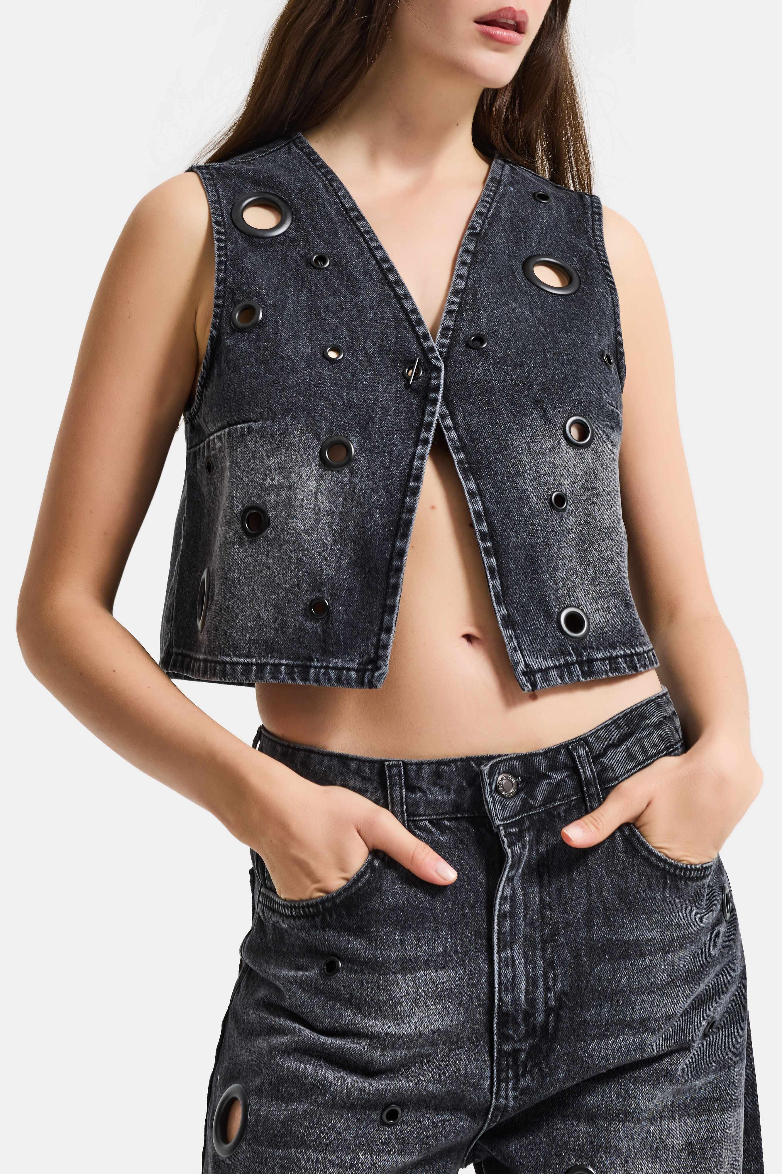 It's Basic Kadın Koyu Füme 2s6-1 Crop Fit Kuş Gözlü Tasarım Denim Yelek görsel 4