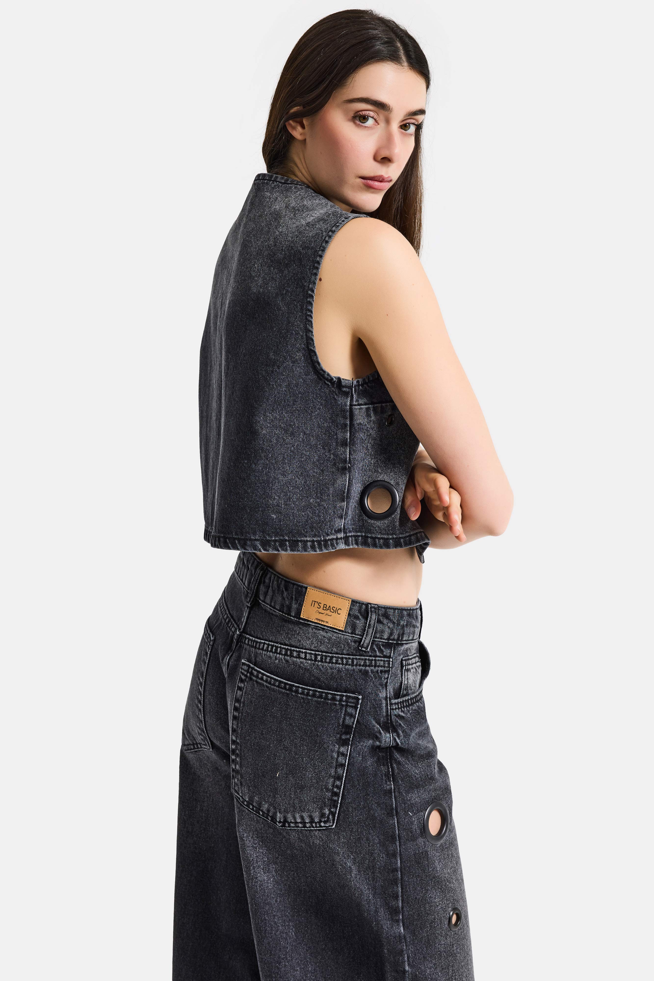 It's Basic Kadın Koyu Füme 2s6-1 Crop Fit Kuş Gözlü Tasarım Denim Yelek görsel 6