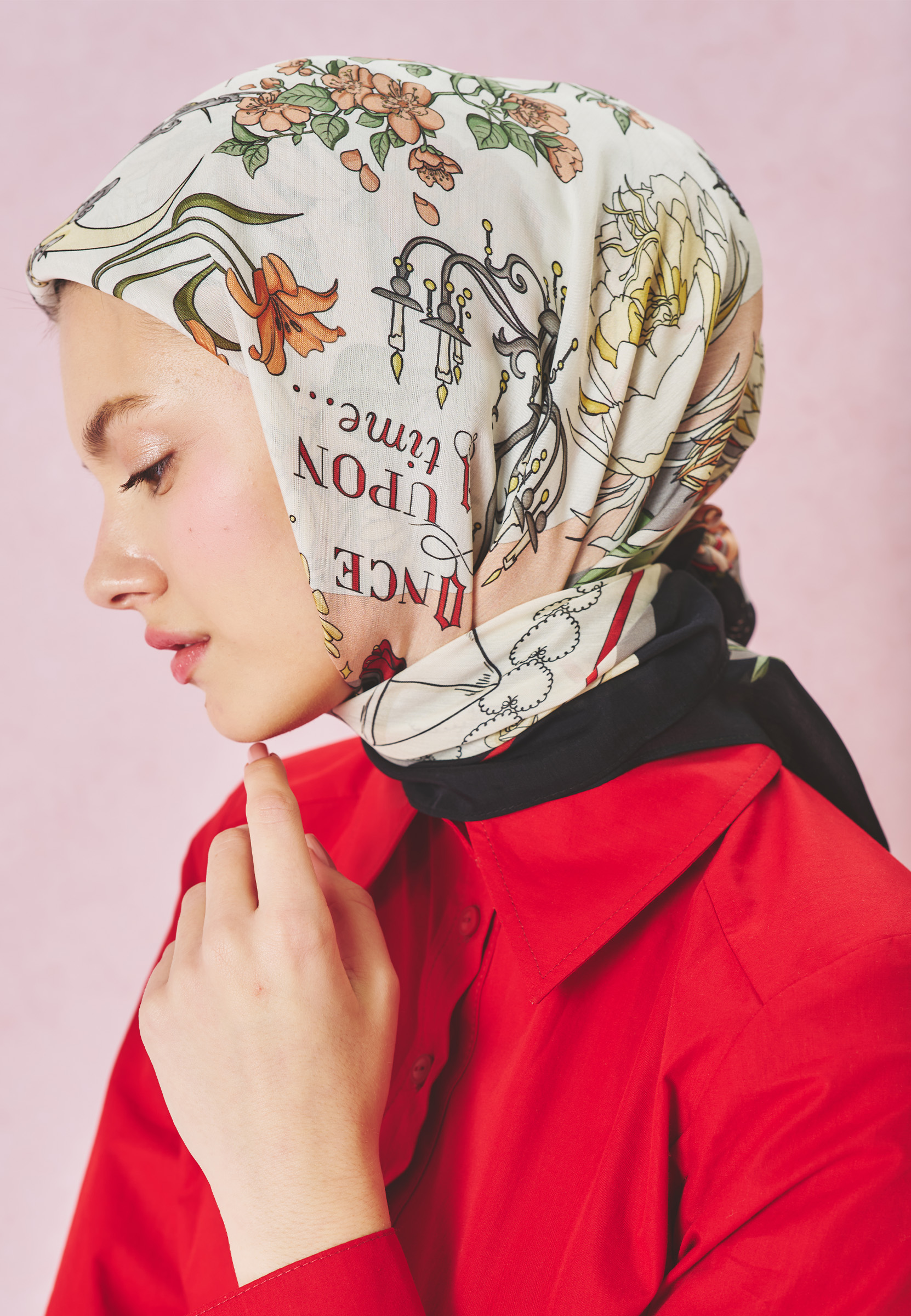 Fresh Scarfs Once Upon A Love Desen Floş Viskon Eşarp Black Passion görsel 5
