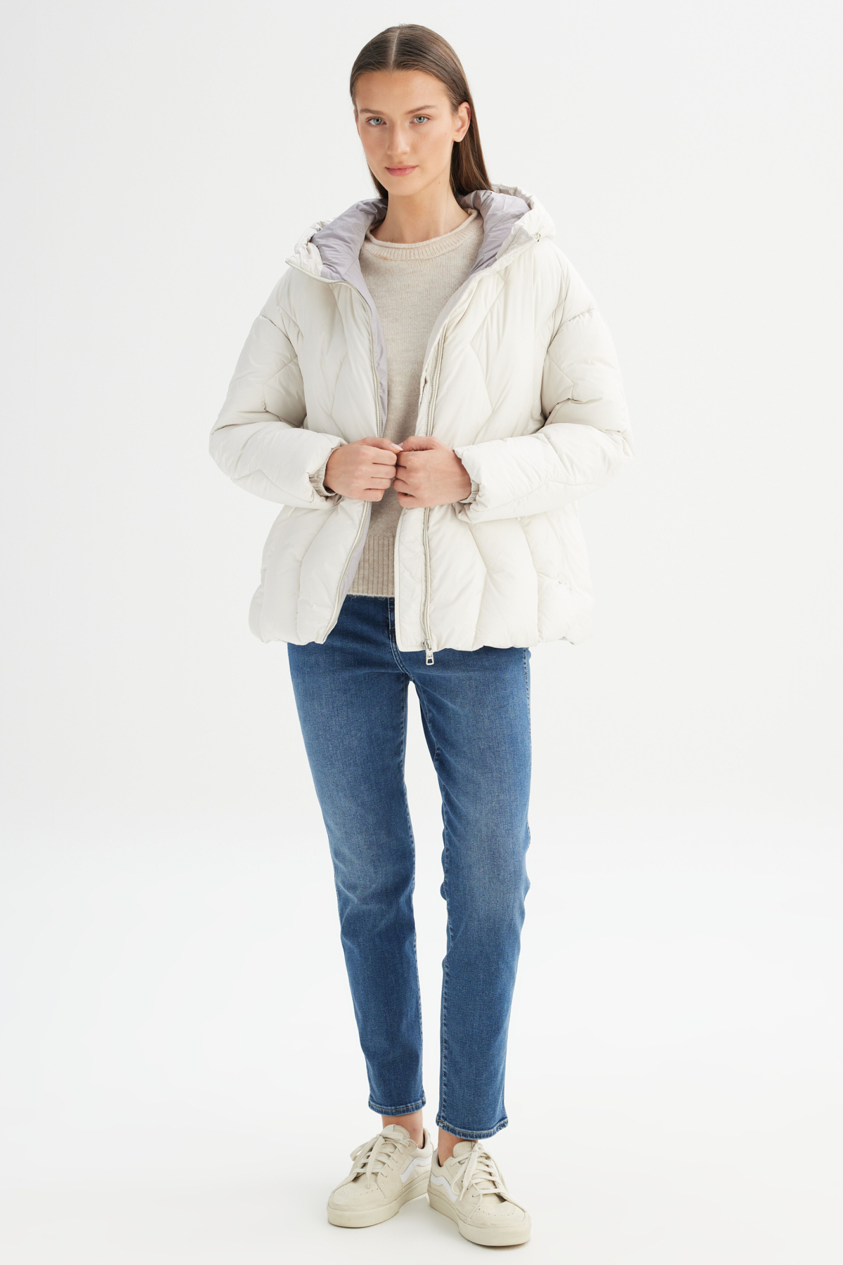 Wrangler Regular Fit Normal Kesim Kapüşonlu Kırık Beyaz Şişme Mont görsel 2
