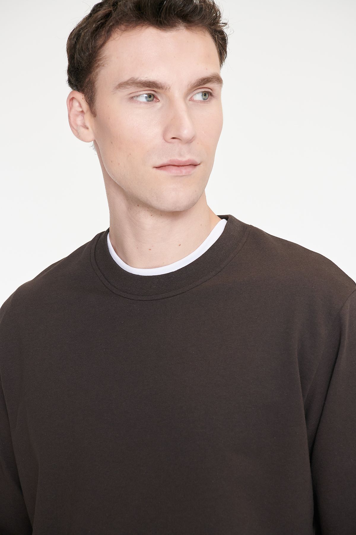 AC&Co / Altınyıldız Classics Erkek Kahverengi Pamuklu Standart Fit Normal Kesim 2 İplik Bisiklet Yaka Sweatshirt görsel 4