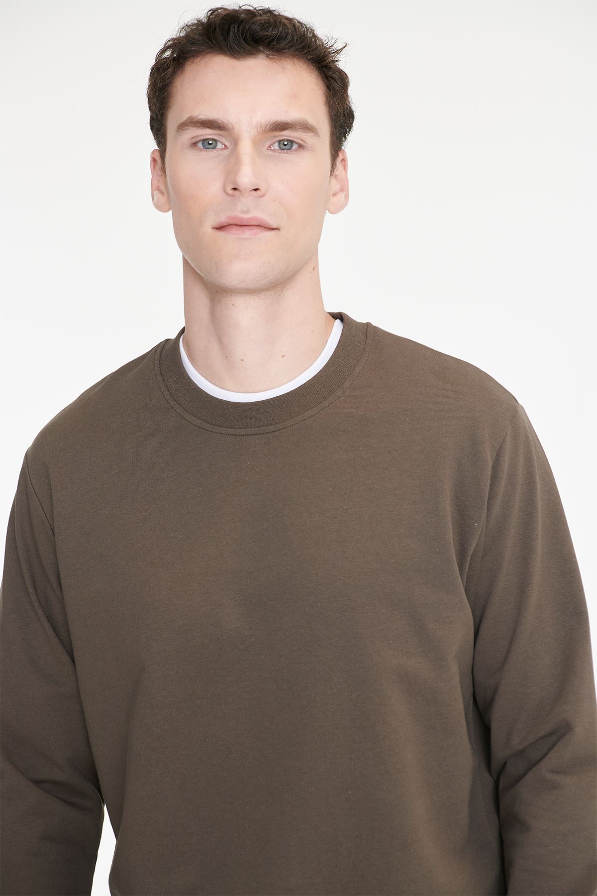 AC&Co / Altınyıldız Classics Erkek Haki Pamuklu Standart Fit Normal Kesim 2 İplik Bisiklet Yaka Sweatshirt görsel 4