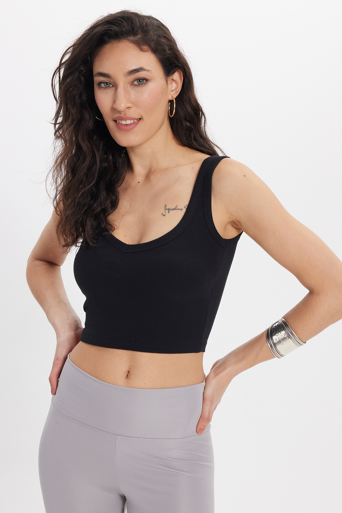 TUDORS Kadın Slim Fit Dar Kesim Pamuklu Fitilli Kalın Askılı Basic Siyah Crop Atlet