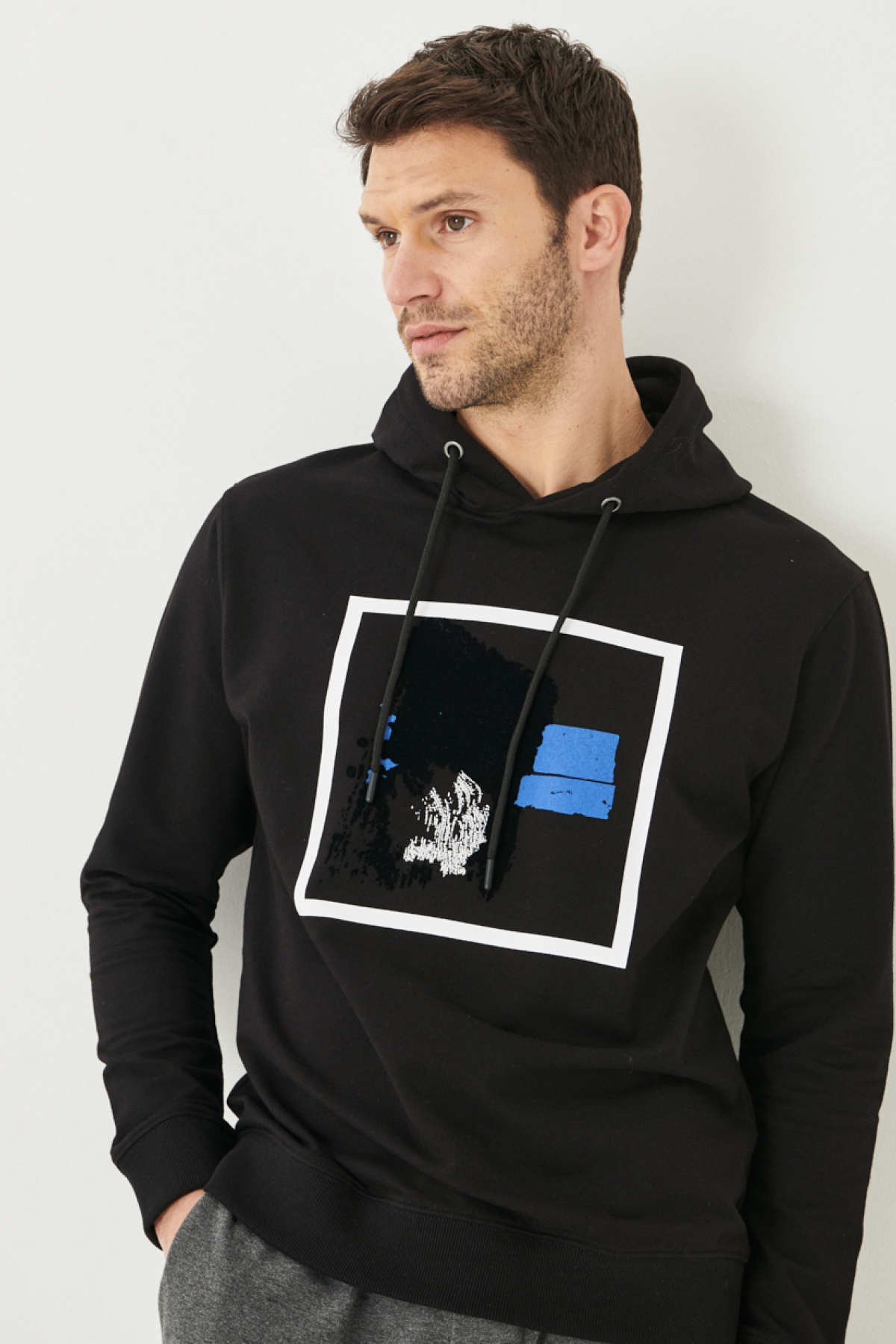 Altınyıldız Classics Erkek Siyah Standart Fit Normal Kesim Kapüşonlu Baskılı Sweatshirt görsel 3