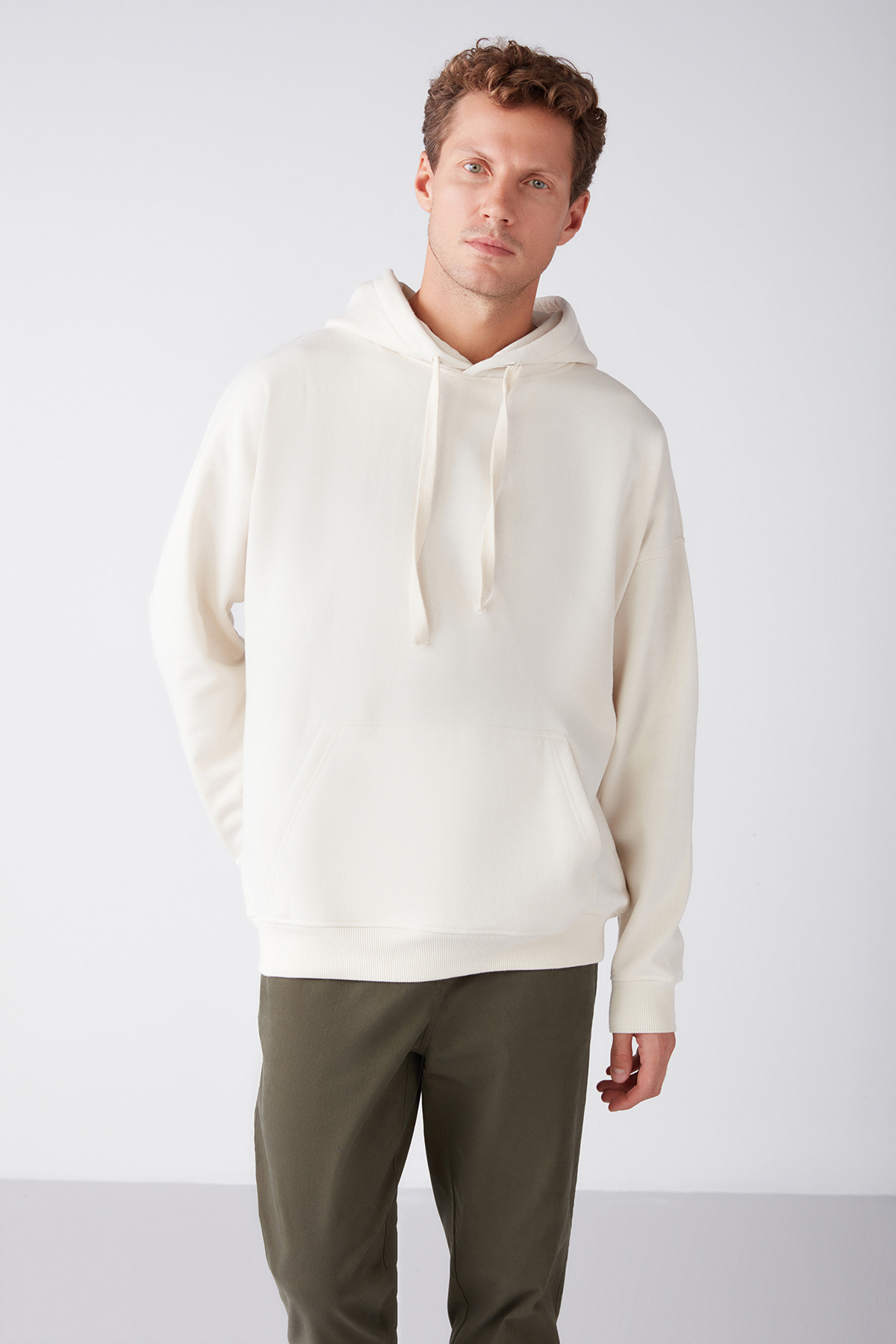 GRIMELANGE STEVE Erkek Yumusaçık Kumaşlı Kordonlu Oversize Kapüşonlu Kanguru Cepli EKRU Sweatshirt görsel 2