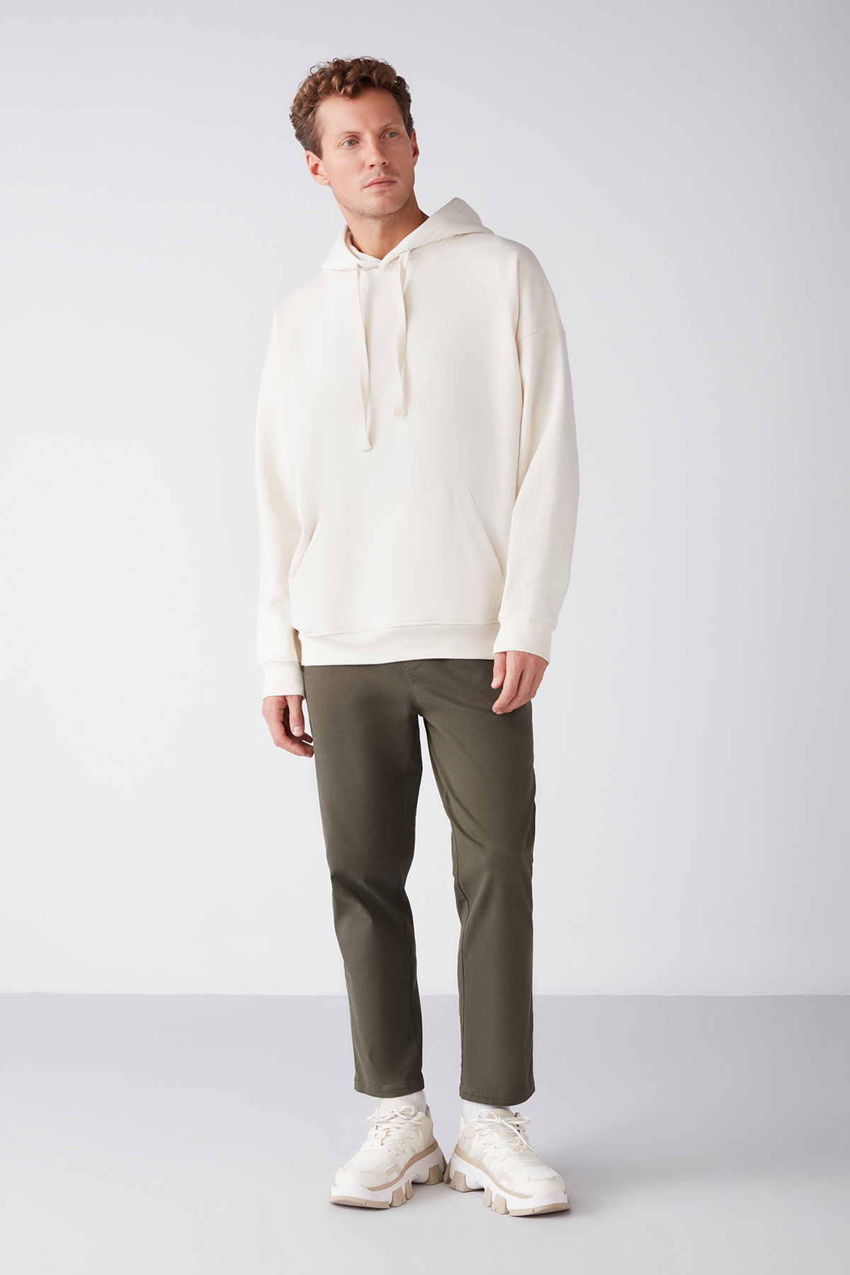 GRIMELANGE STEVE Erkek Yumusaçık Kumaşlı Kordonlu Oversize Kapüşonlu Kanguru Cepli EKRU Sweatshirt görsel 3