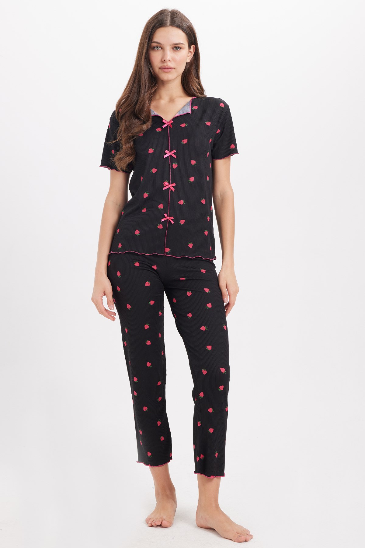 TUDORS Kadın Standart Fit Normal Kesim Fitilli Görünüm Fiyonk Detaylı Kısa Kol Baskılı Siyah Pijama Takımı