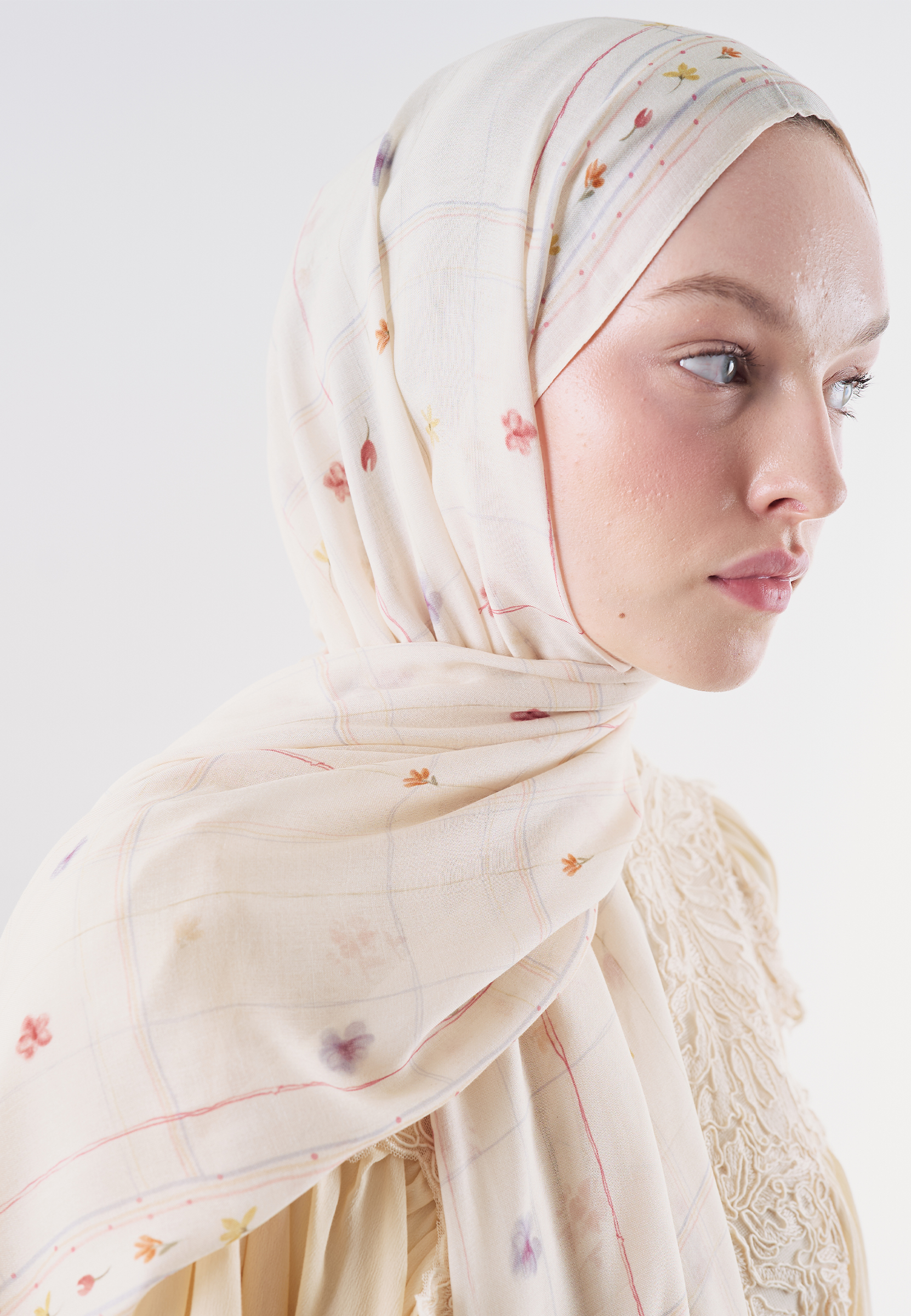 Fresh Scarfs Summer Blossoms Desen Rami Viskon Şal Ekru görsel 3