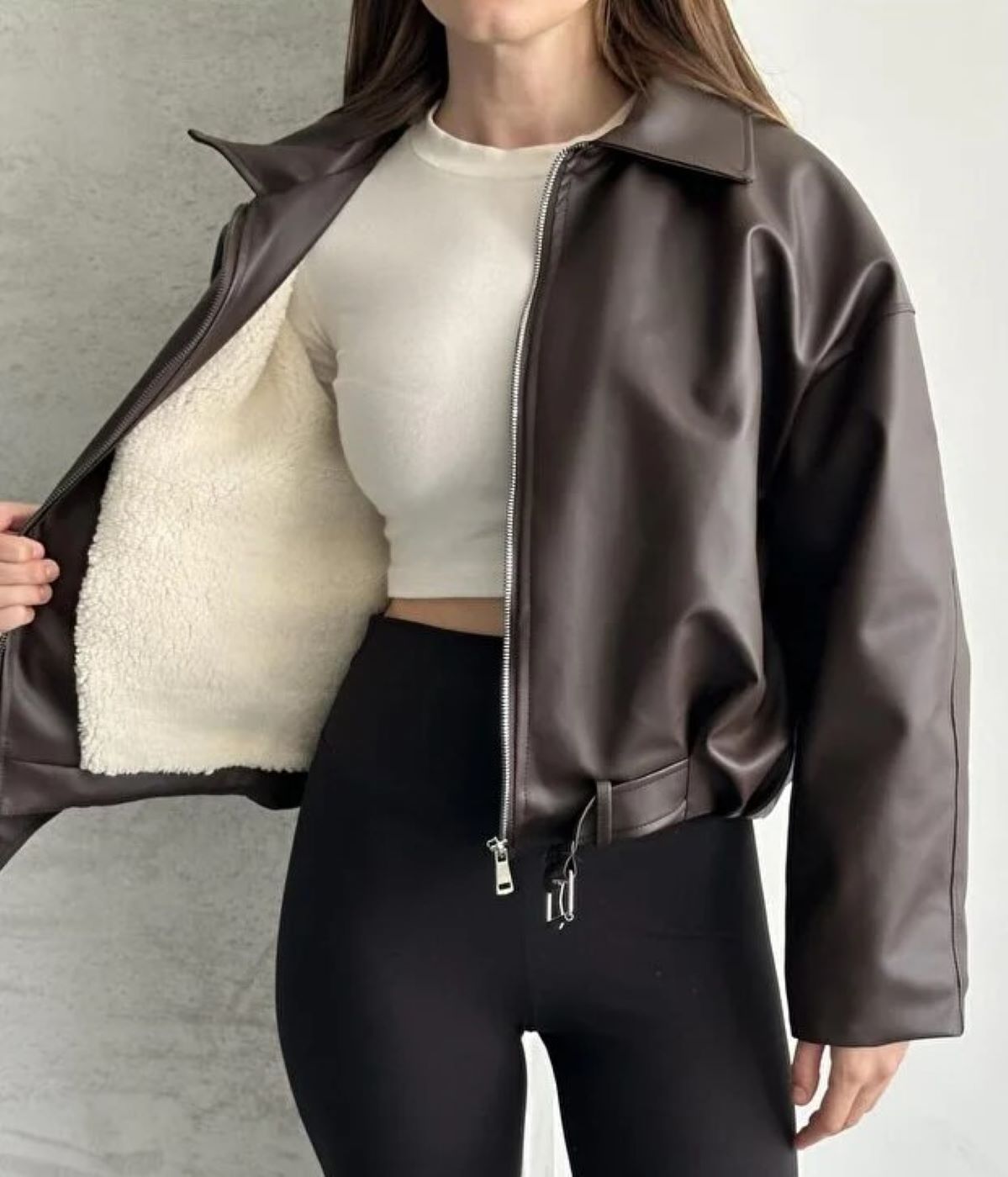 ginger love Kadın İçi Pelüş Astarlı Suni Deri Ceket Kemer Detaylı Kürklü Oversize Kısa Mont Kahverengi görsel 2