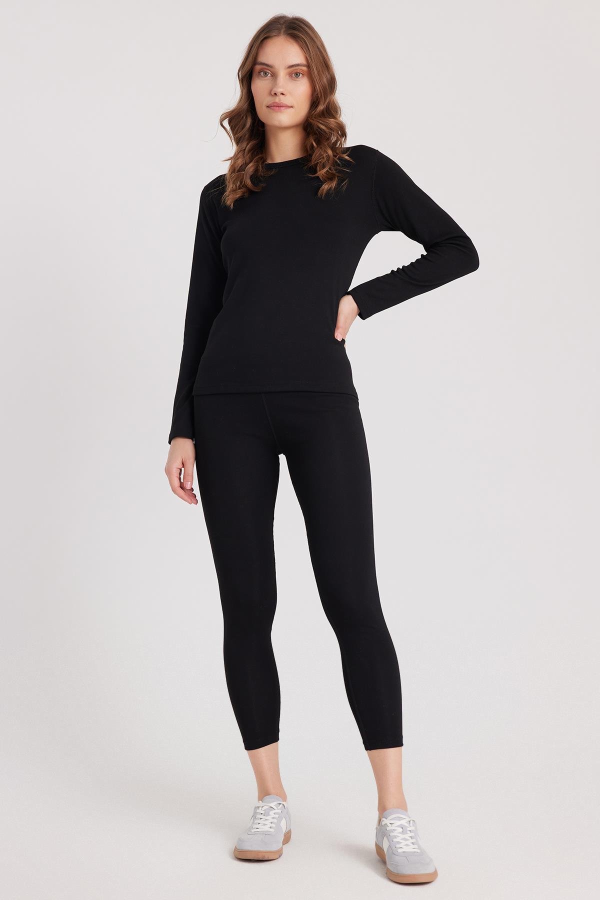 TUDORS Kadın Slim Fit Dar Kesim Bisiklet Yaka Siyah Termal Alt Üst Takım