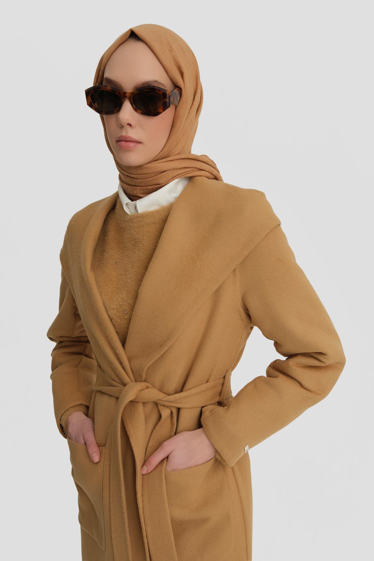 ARMİNE Handmade Kapüşonlu Manto 24K8109 Camel görsel 3