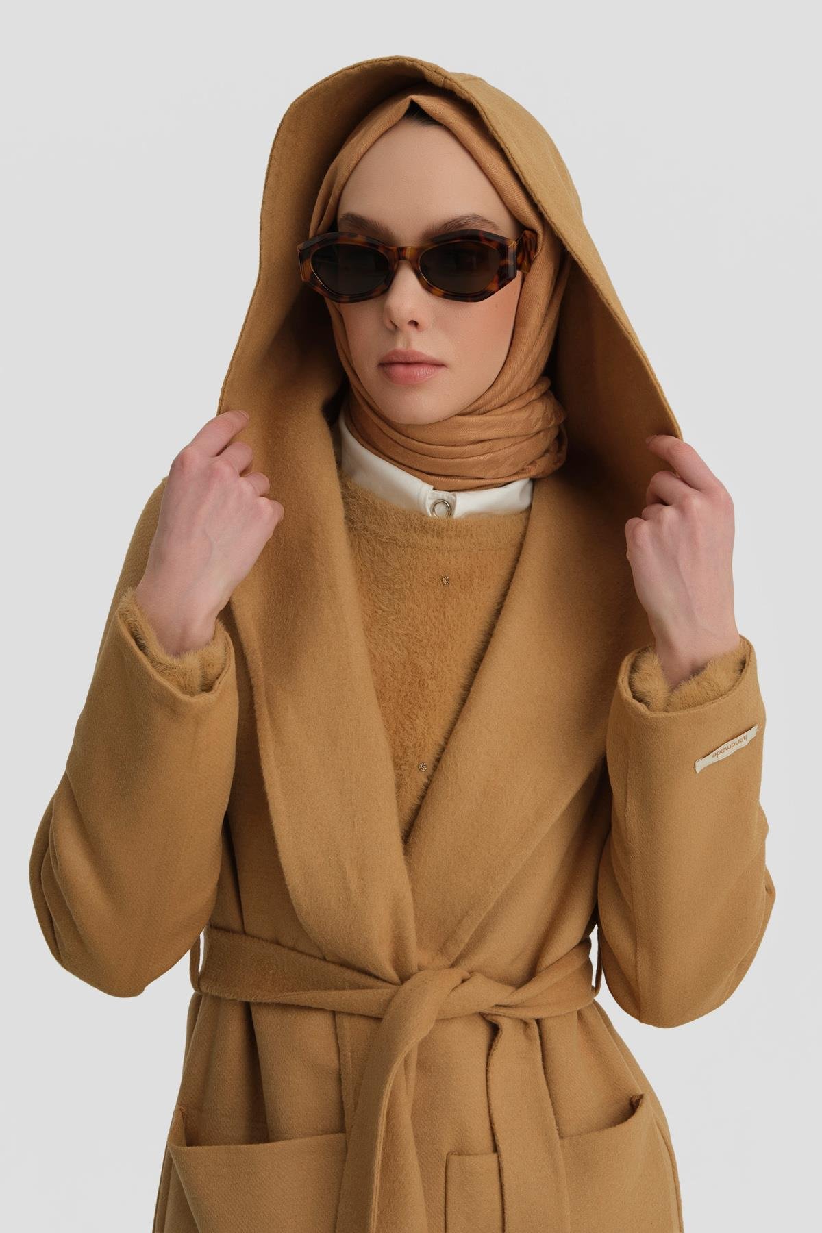 ARMİNE Handmade Kapüşonlu Manto 24K8109 Camel görsel 4