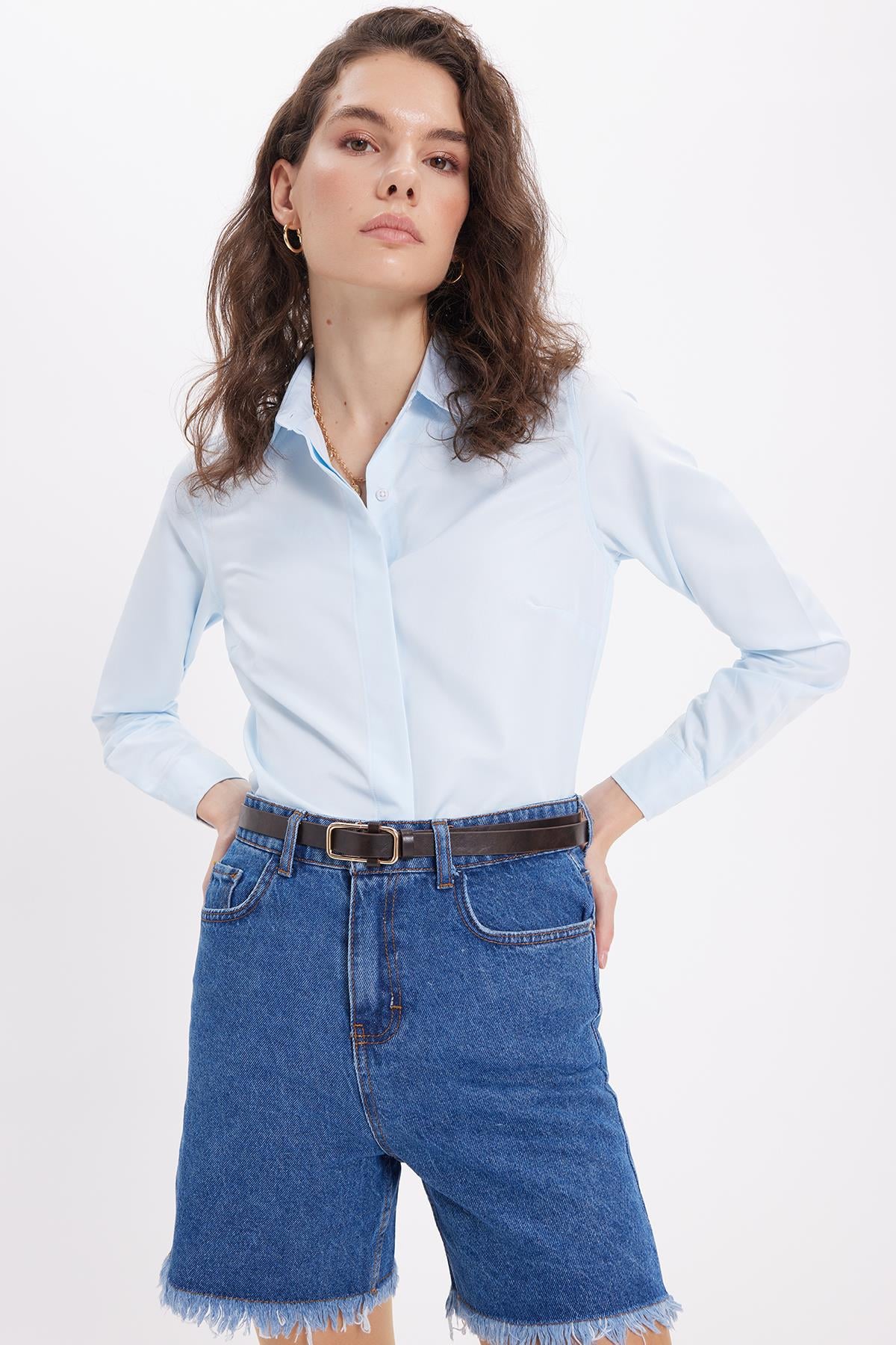 TUDORS Kadın Slim Fit Dar Kesim Vucüda Oturan Uzun Kollu Gizli Düğme Detaylı Mavi Basic Gömlek