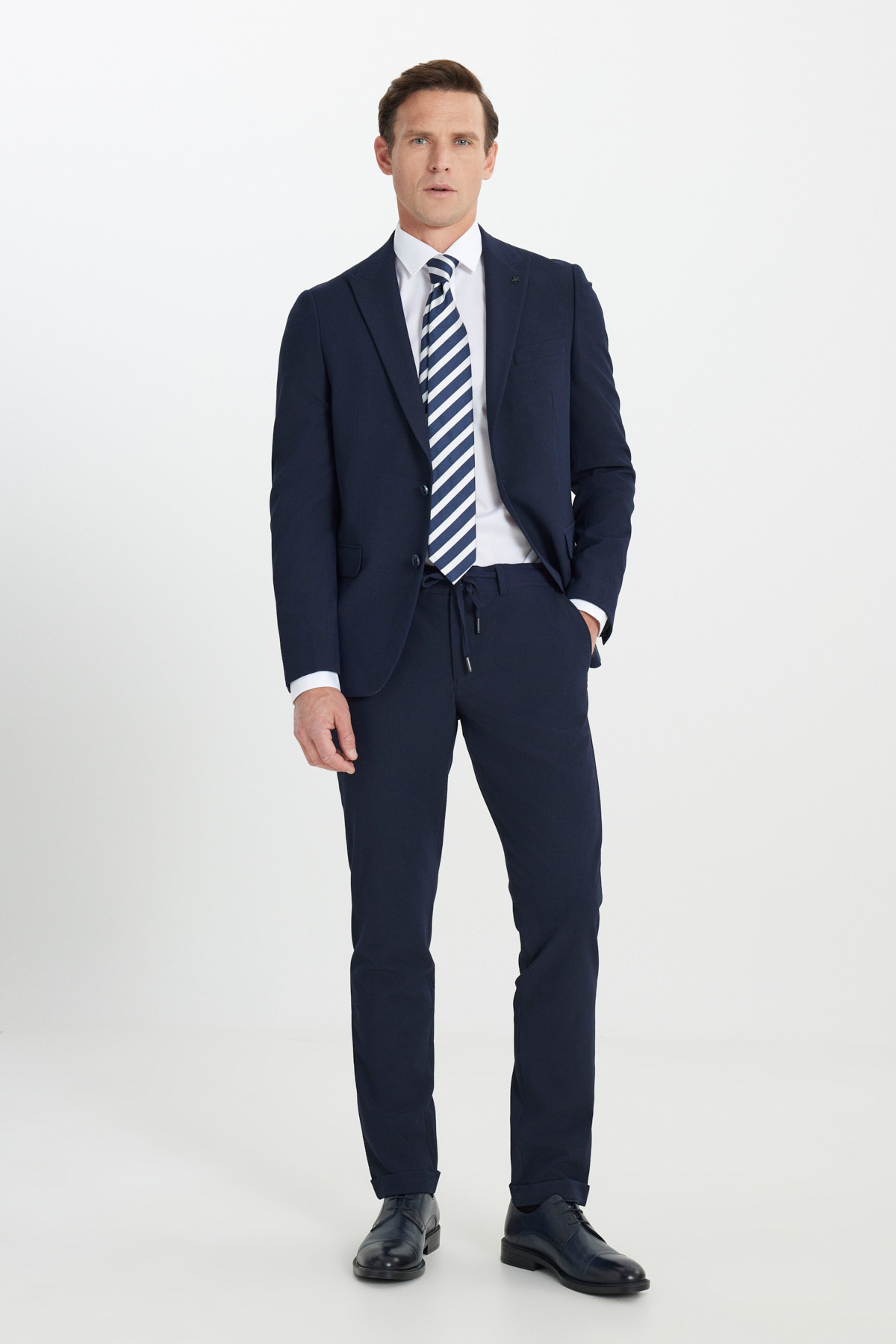Altınyıldız Classics Erkek Lacivert Slim Fit Dar Kesim Kırlangıç Yaka Gofre Desenli Takım Elbise görsel 2