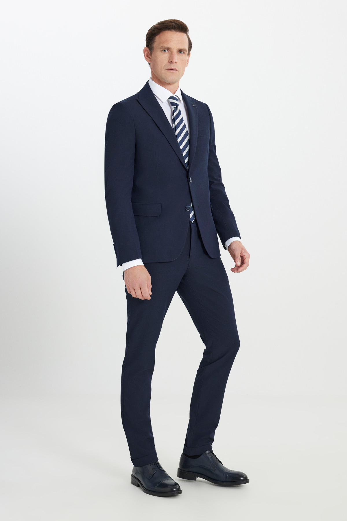 Altınyıldız Classics Erkek Lacivert Slim Fit Dar Kesim Kırlangıç Yaka Gofre Desenli Takım Elbise görsel 4
