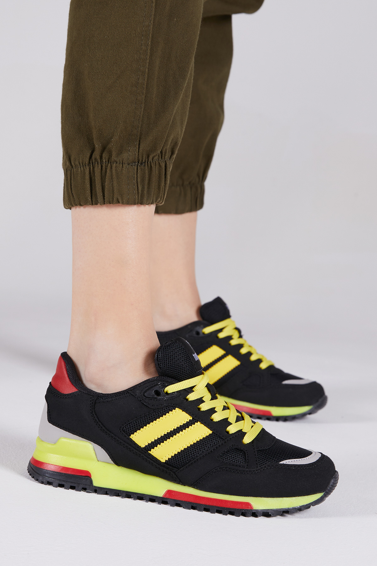 TONNY BLACK Unisex Siyah Sarı Termo Taban Şeritli Bağcıklı Spor Ayakkabı görsel 3