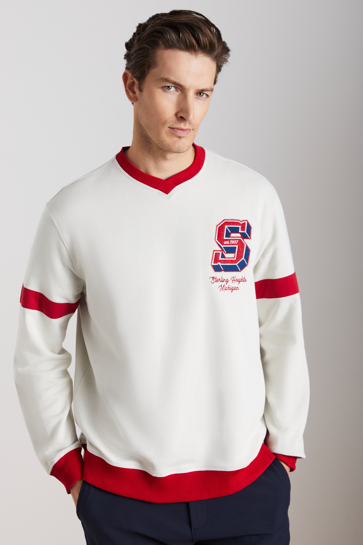 GRIMELANGE Reynon Erkek V Yakalı Aplikeli Organik Pamuklu İçi Polarlı Yumuşacık V Yaka TAŞ Sweatshirt