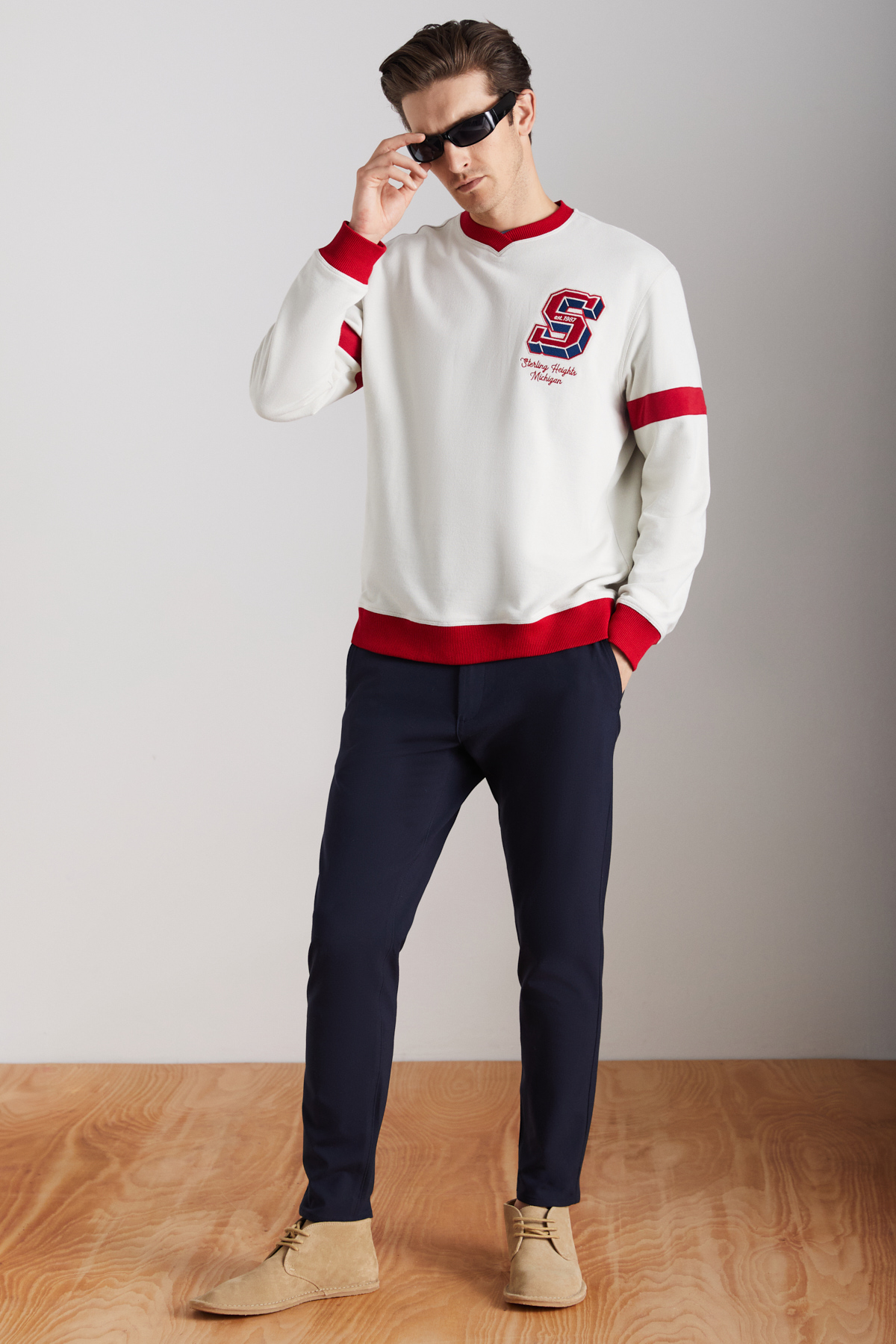 GRIMELANGE Reynon Erkek V Yakalı Aplikeli Organik Pamuklu İçi Polarlı Yumuşacık V Yaka TAŞ Sweatshirt görsel 4