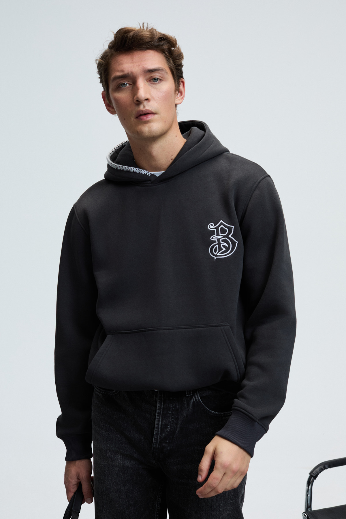 GRIMELANGE Erkek Kapüşonlu Süs Dikiş Detaylı Göğsü Nakışlı Kanguru Cepli ANTRASİT Sweatshirt