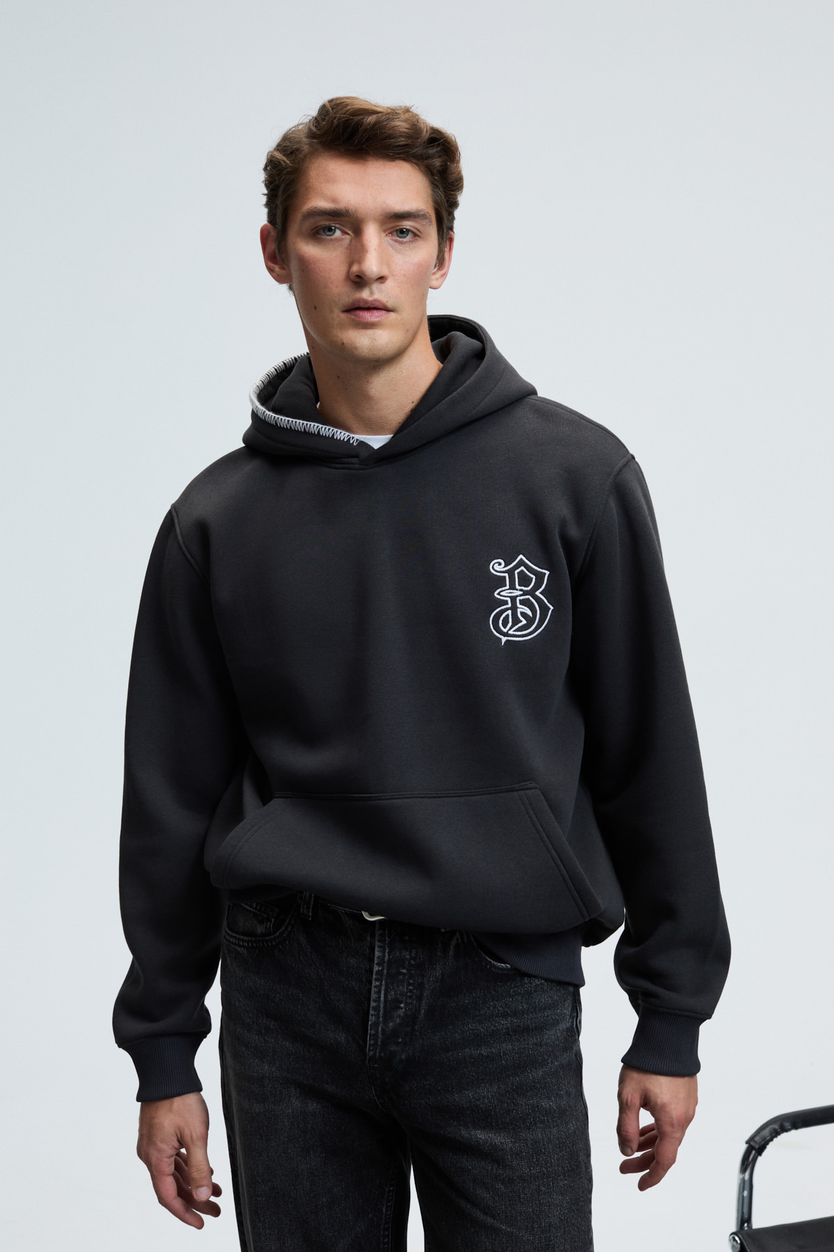 GRIMELANGE Erkek Kapüşonlu Süs Dikiş Detaylı Göğsü Nakışlı Kanguru Cepli ANTRASİT Sweatshirt görsel 2