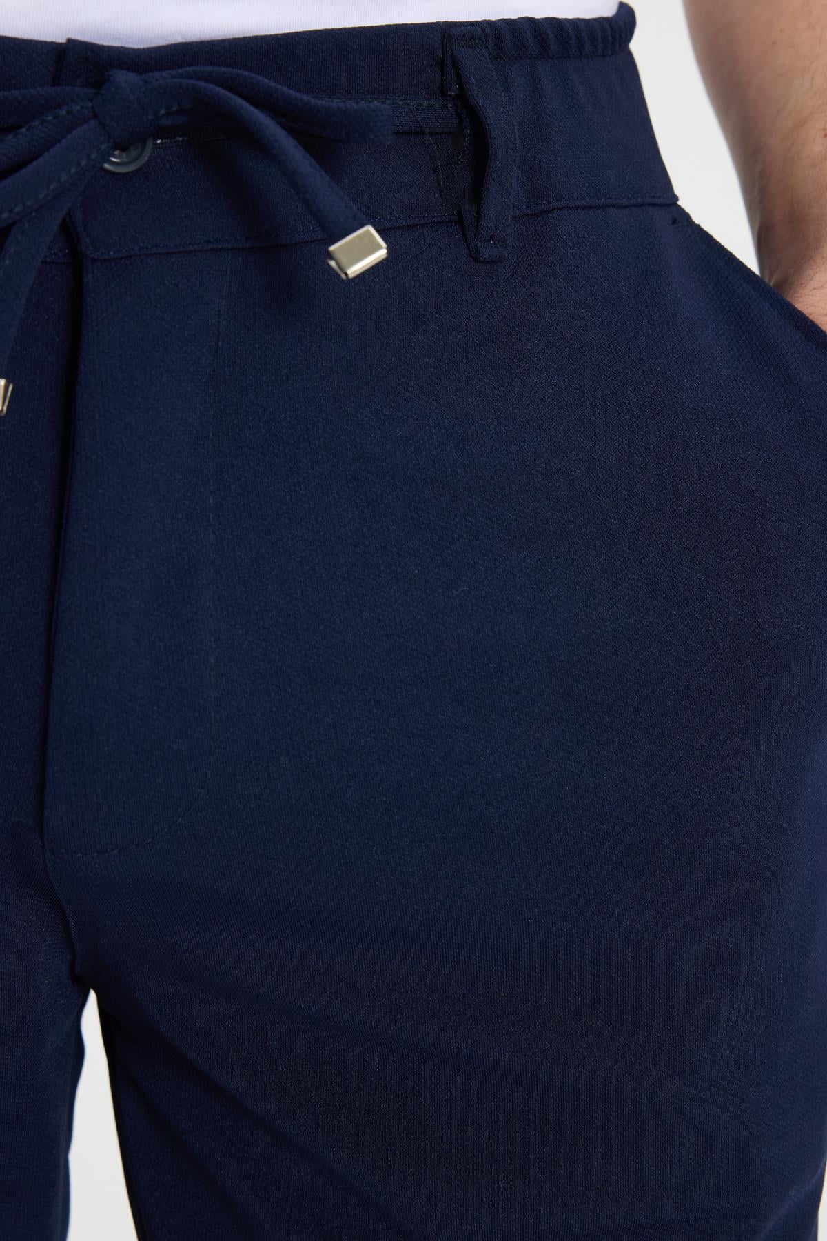 TUDORS Erkek Slim Fit Dar Kesim Beli Lastikli Bağcık Detaylı Lacivert Pantolon görsel 5