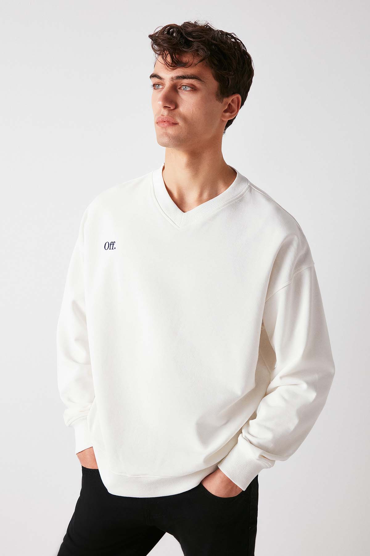 GRIMELANGE Off Erkek Organik Pamuklu Yazı Nakış Detaylı V Yakalı Içi Polarsız Oversize BEYAZ Sweatshirt