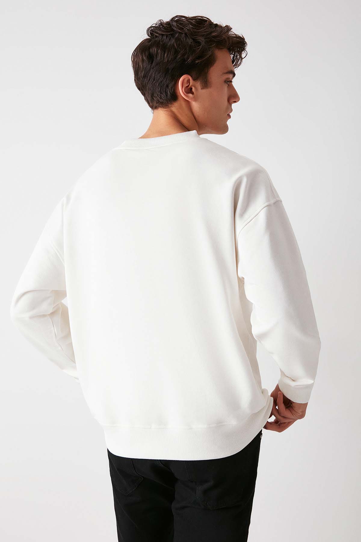GRIMELANGE Off Erkek Organik Pamuklu Yazı Nakış Detaylı V Yakalı Içi Polarsız Oversize BEYAZ Sweatshirt görsel 5