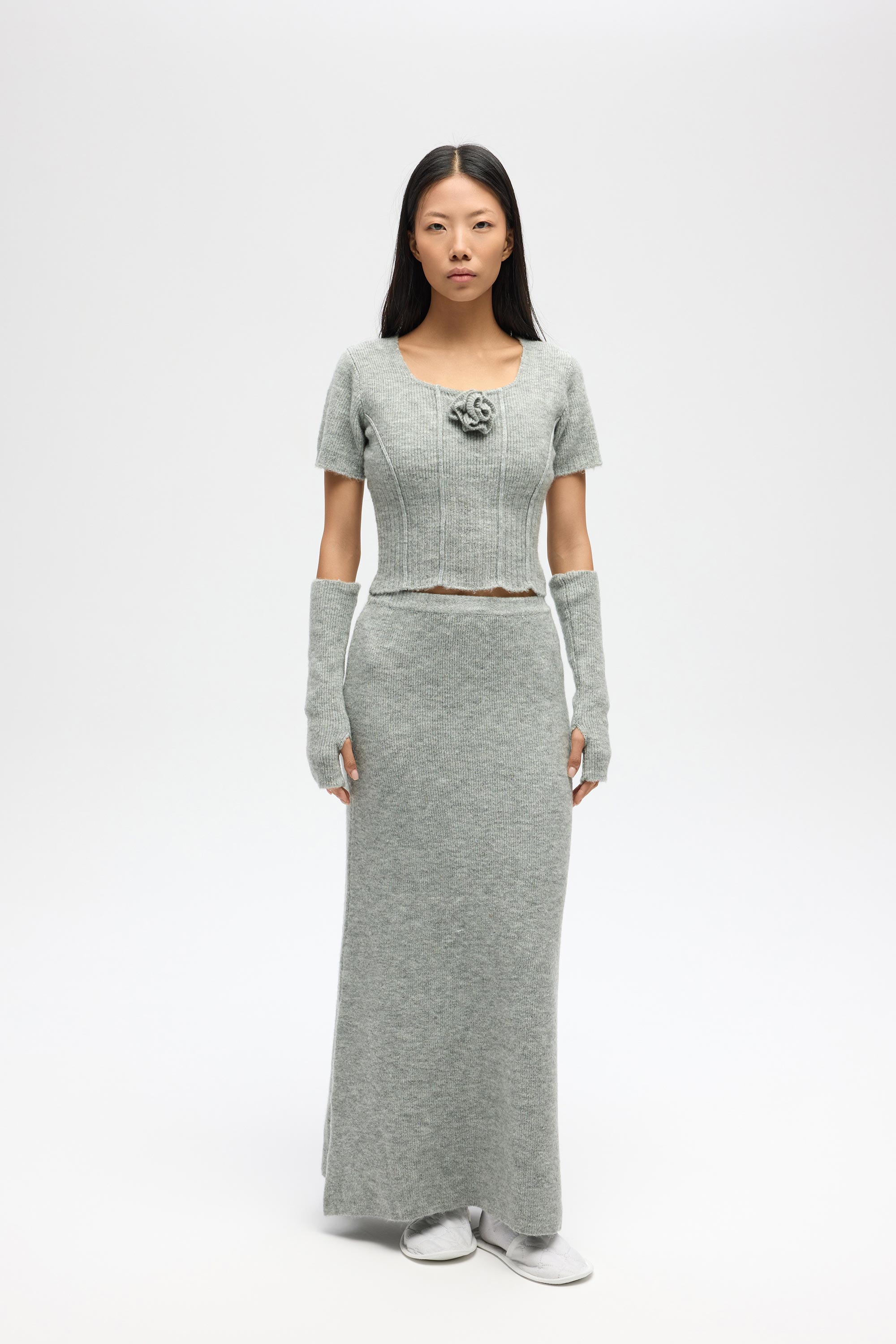 Mai Collection Lumi Gül Detay Gri Crop Etek Triko Takım görsel 2