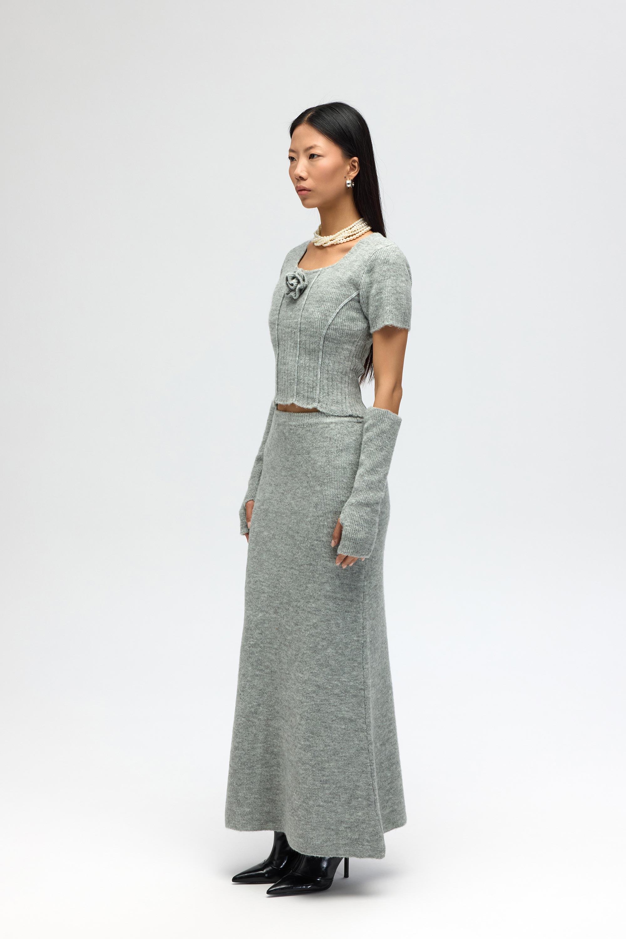 Mai Collection Lumi Gül Detay Gri Crop Etek Triko Takım görsel 3