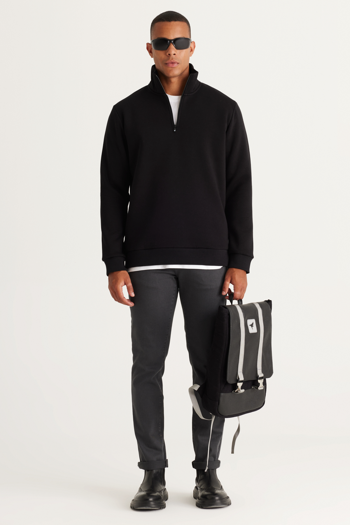 AC&Co / Altınyıldız Classics Erkek Siyah Standart Fit Normal Kesim İçi Polarlı Bato Yaka Pamuklu Sweatshirt