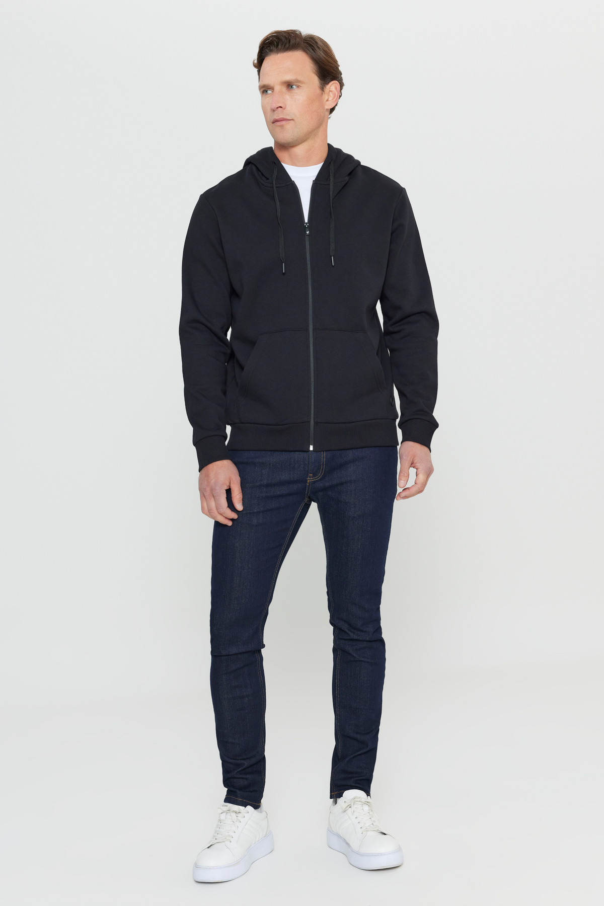AC&Co / Altınyıldız Classics Siyah Standart Fit Normal Kesim Kapüşonlu Erkek Fermuarlı Sweatshirt Hırka görsel 4