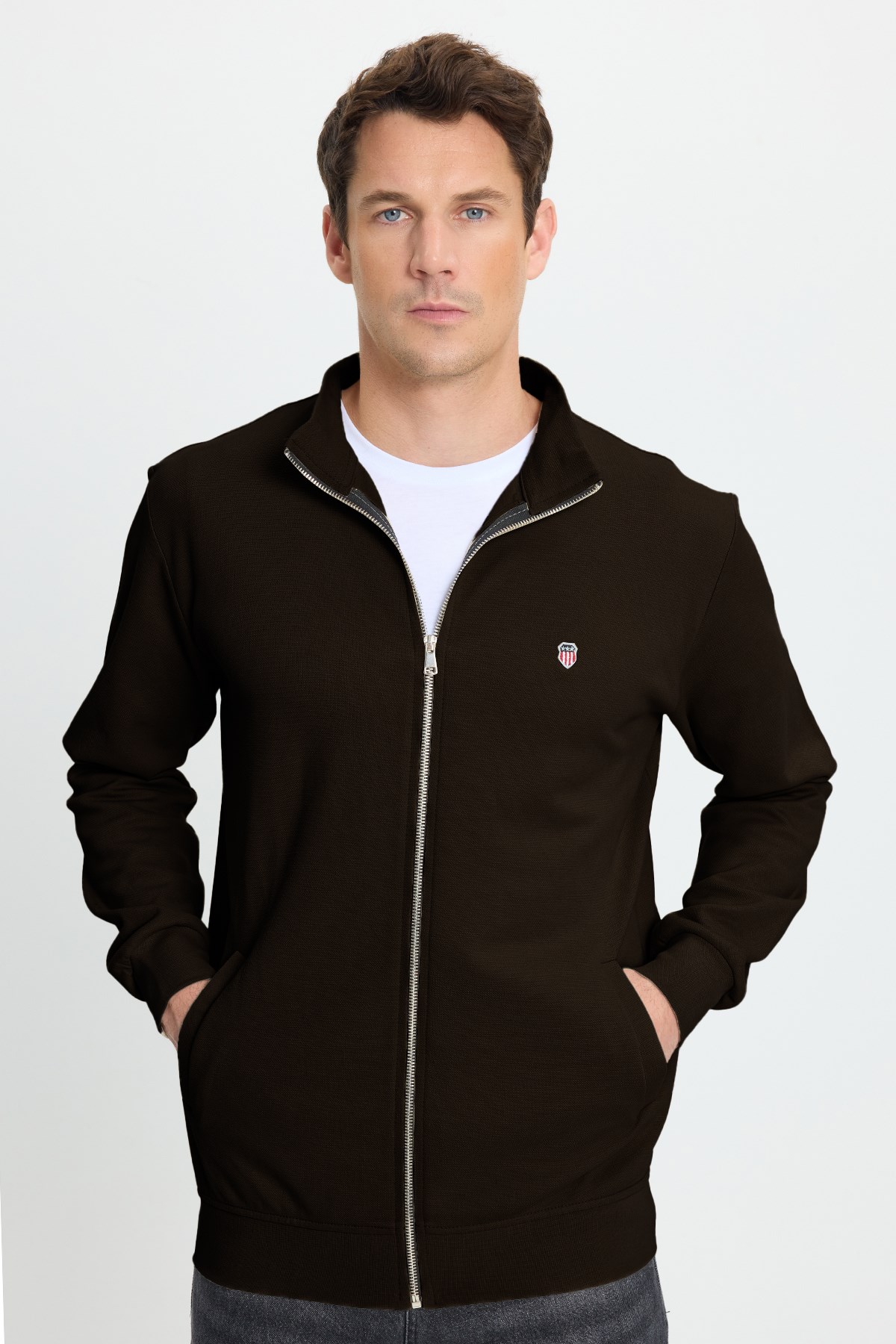 TUDORS Erkek Slim Fit Dar Kesim Pamuklu Tam Fermuarlı Çift Cepli Dik Yaka Koyu Kahverengi Sweatshirt Hırka