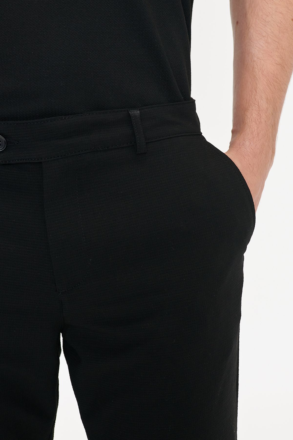 Altınyıldız Classics Erkek Siyah Slim Fit Dar Kesim Yan Cepli Gofre Desenli Esnek Şort görsel 4