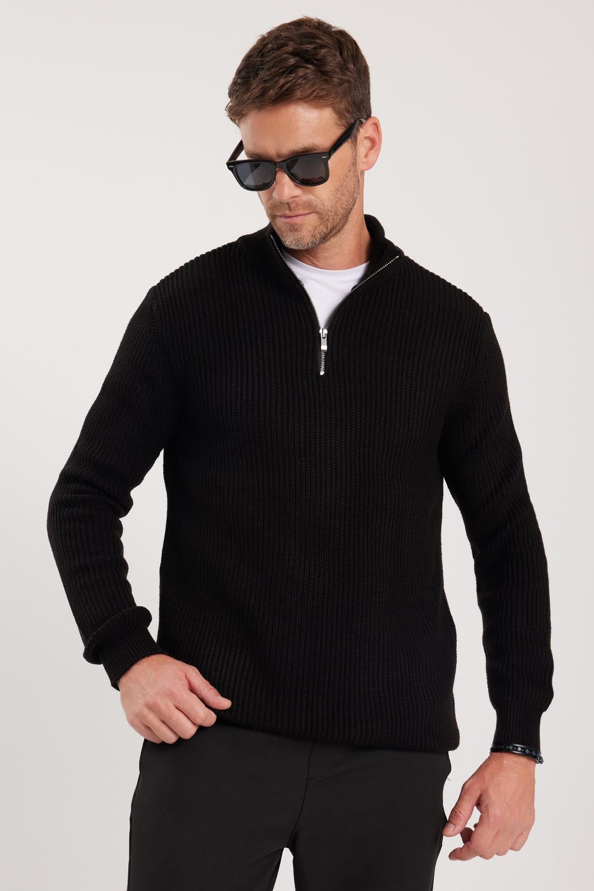 TUDORS Erkek Slim Fit Dar Kesim Fermuarlı Siyah Dik Yaka Triko Kazak görsel 4