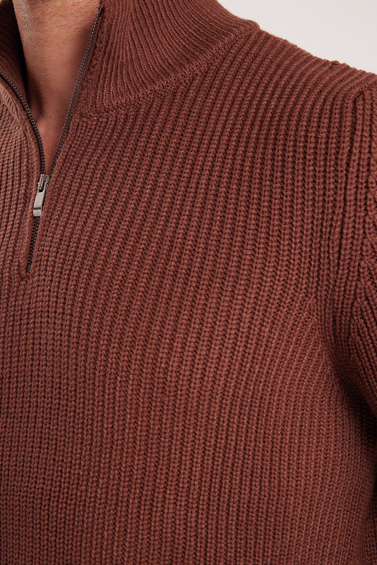 TUDORS Erkek Slim Fit Dar Kesim Fermuarlı Kahverengi Dik Yaka Triko Kazak görsel 3
