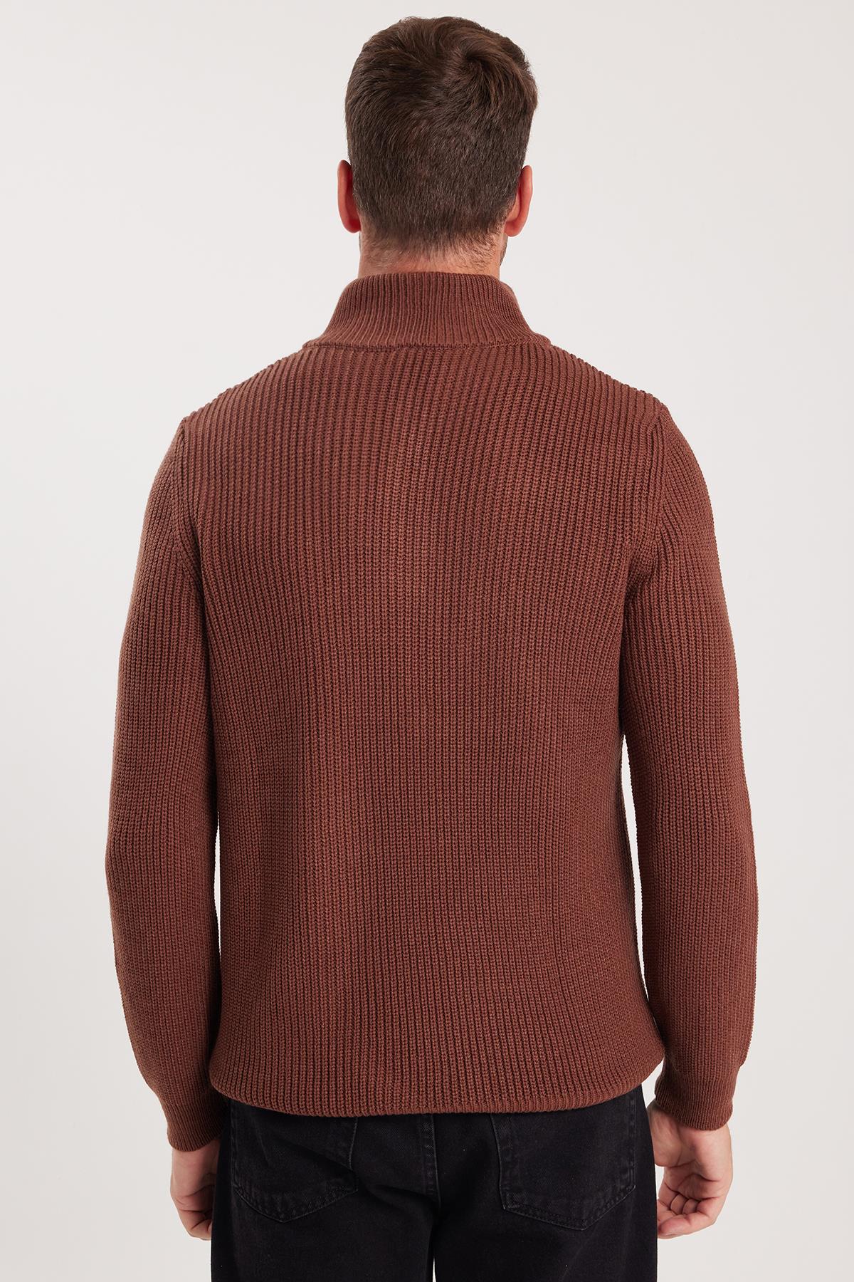 TUDORS Erkek Slim Fit Dar Kesim Fermuarlı Kahverengi Dik Yaka Triko Kazak görsel 7