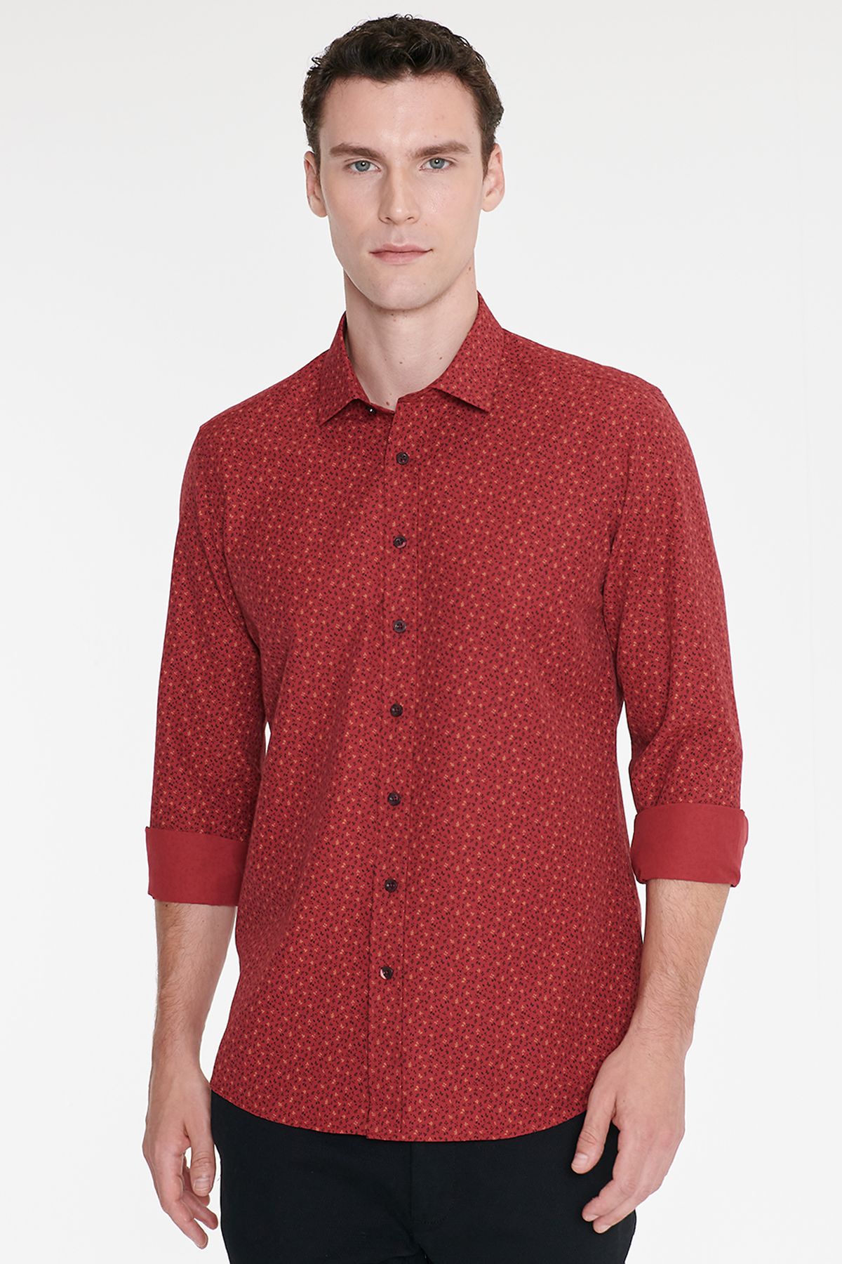 AC&Co / Altınyıldız Classics Erkek Kırmızı-Siyah Pamuklu Slim Fit Dar Kesim Klasik Yaka Baskılı Gömlek