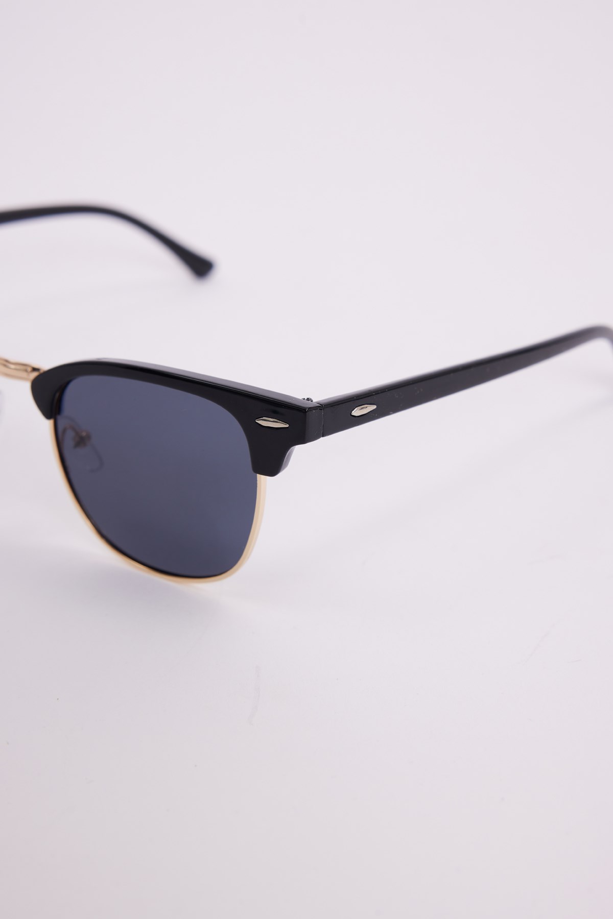 TUDORS Unisex Siyah Oval Çerçeveli Gold Detaylı Uv 400 Korumalı Güneş Gözlüğü görsel 4