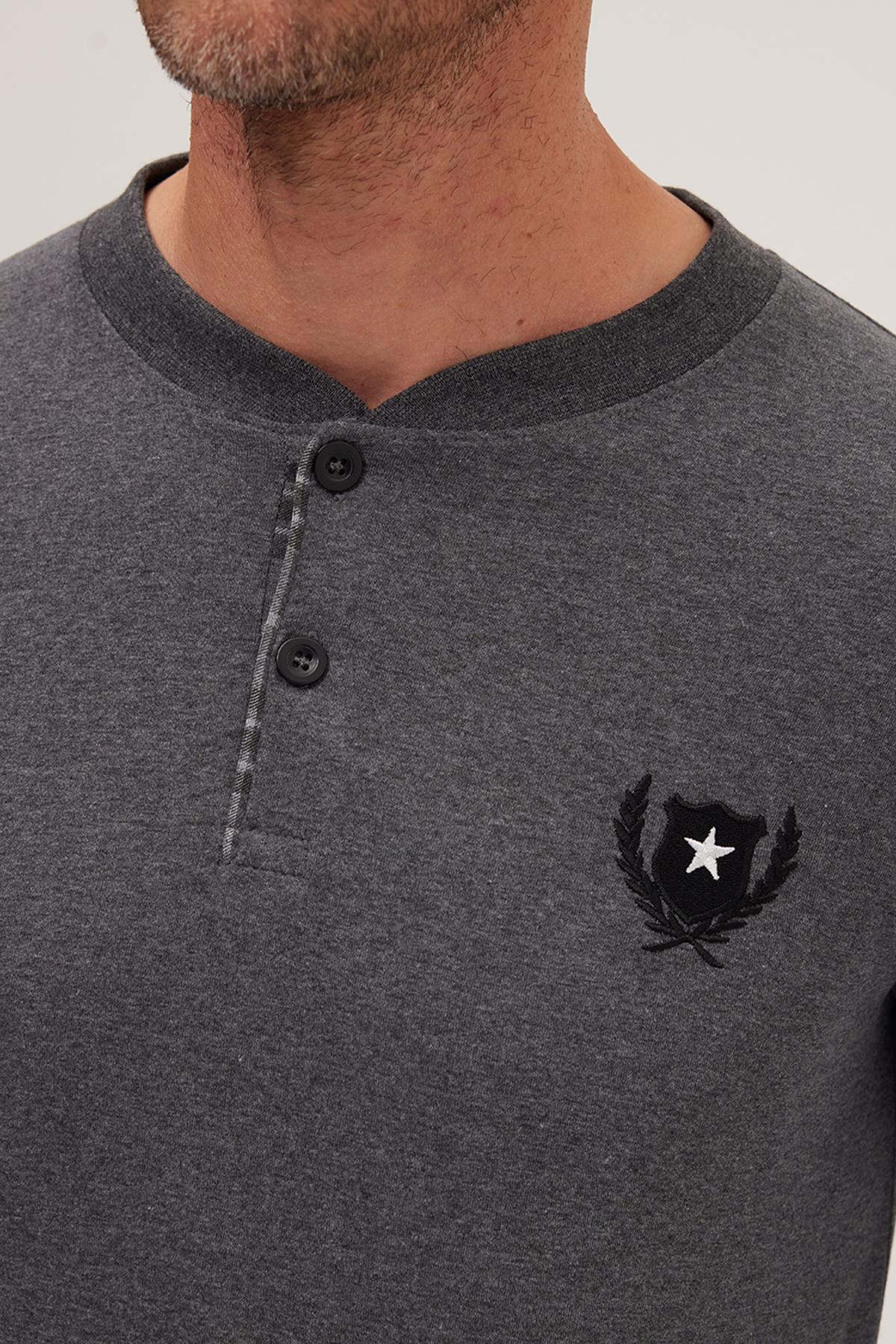 TUDORS Erkek Regular Fit Pamuklu Düğmeli Yaka Beli Lastikli Desenli Gri Pijama Takımı görsel 3