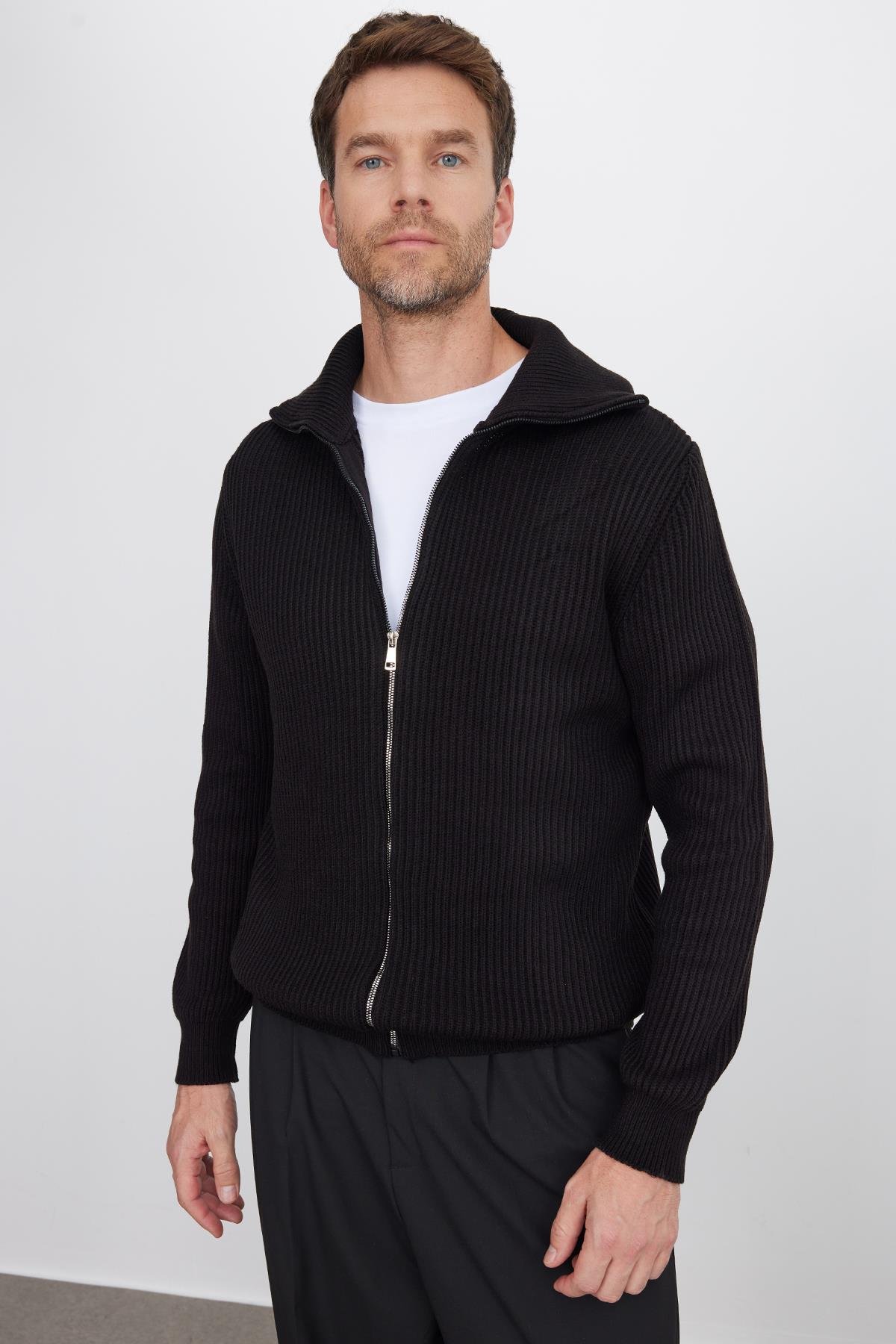 TUDORS Erkek Slim Fit Dik Yaka Fermuarlı Siyah Düz Hırka görsel 6