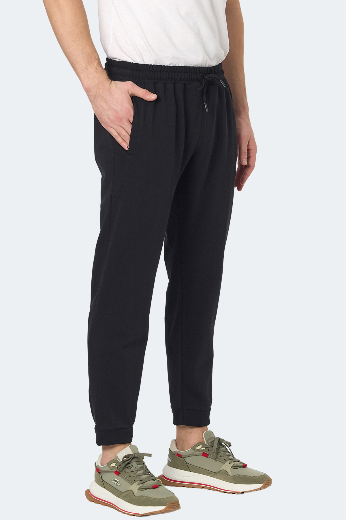SLAZENGER KISHA IN Erkek Cepli Dar Paça Siyah Jogger Eşofman Altı görsel 4