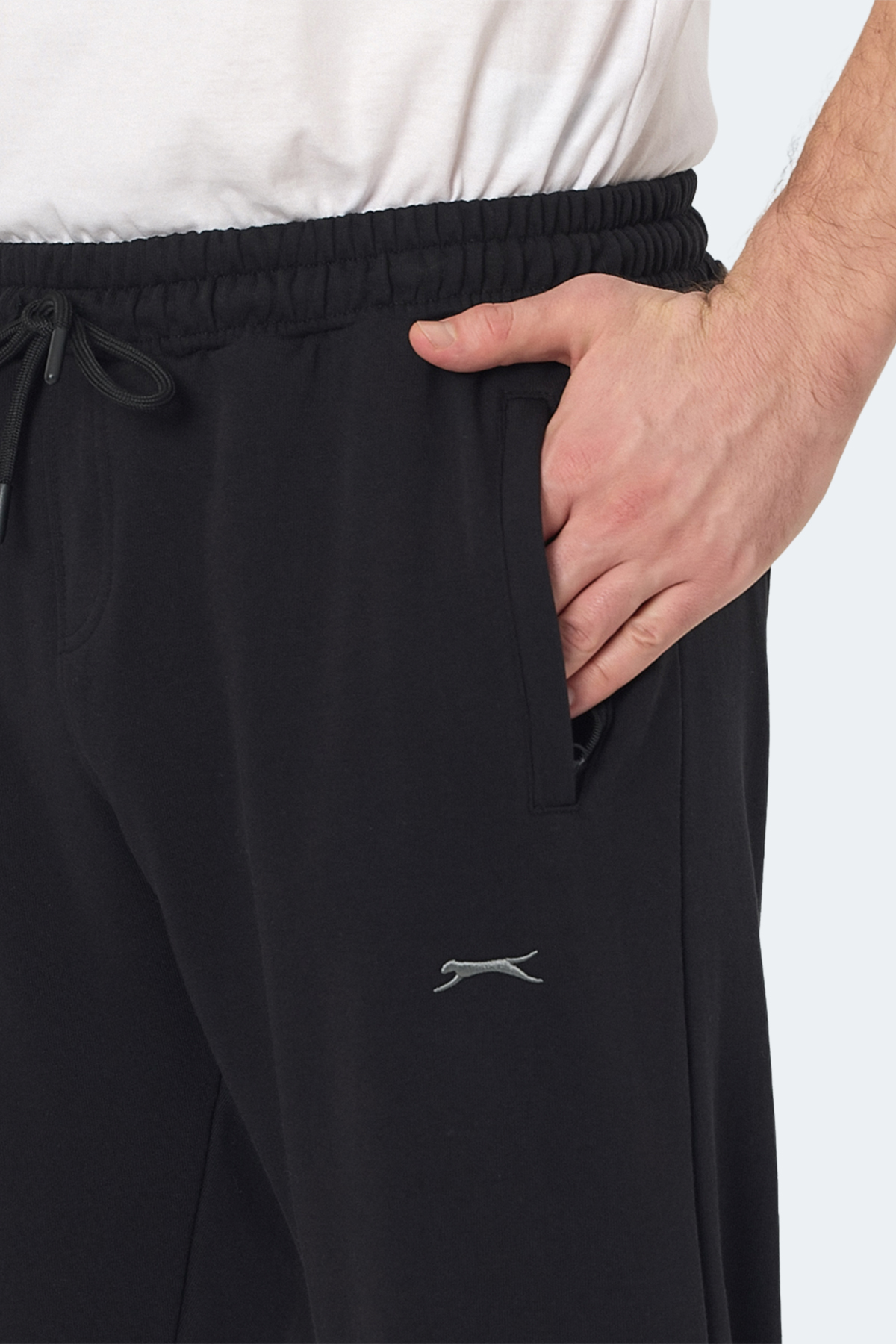 SLAZENGER KISHA IN Erkek Cepli Dar Paça Siyah Jogger Eşofman Altı görsel 6