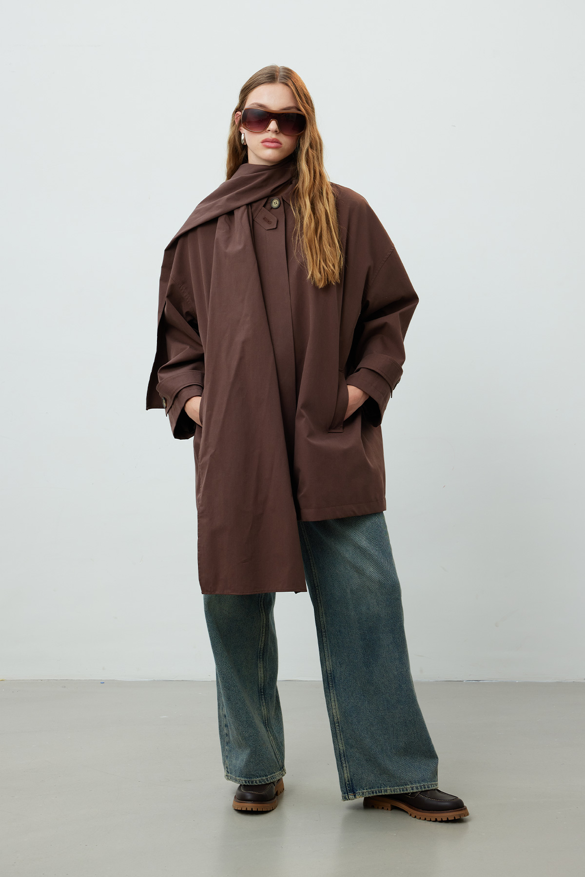 Manuka Stokholm Şal Detaylı Oversize Trençkot Kahverengi görsel 2