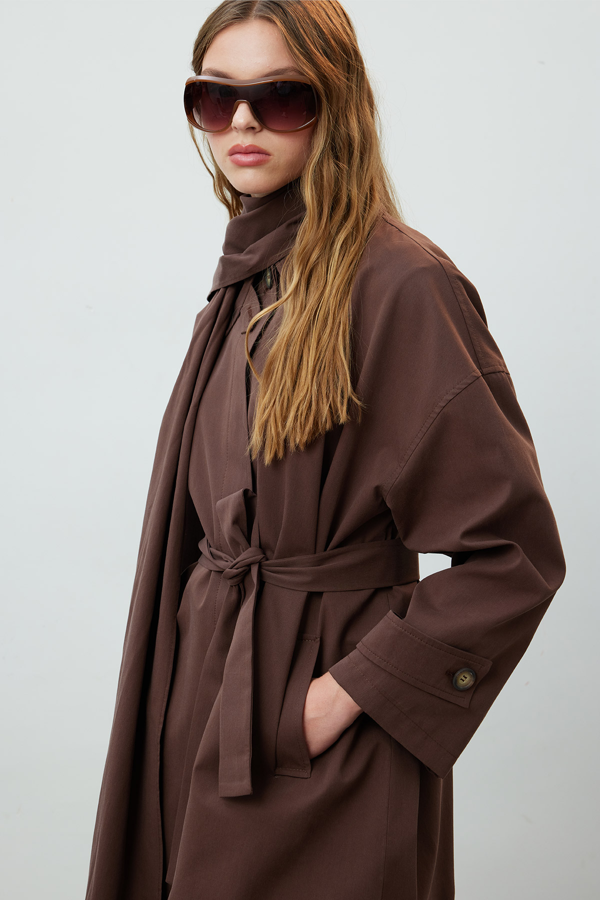 Manuka Stokholm Şal Detaylı Oversize Trençkot Kahverengi görsel 4