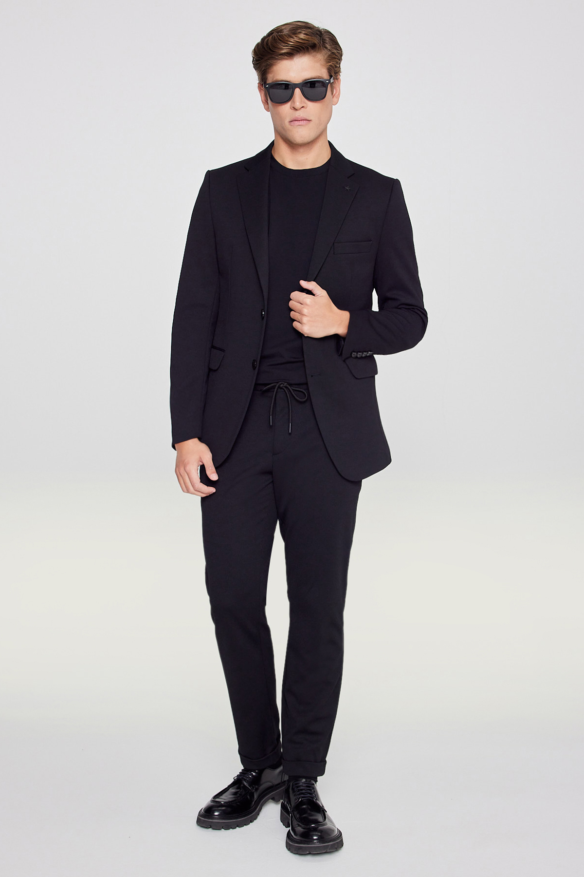 AC&Co / Altınyıldız Classics Erkek Siyah Slim Fit Dar Kesim Mono Yaka Beli Bağlamalı Kapak Cepli Esnek Takım Elbise görsel 3