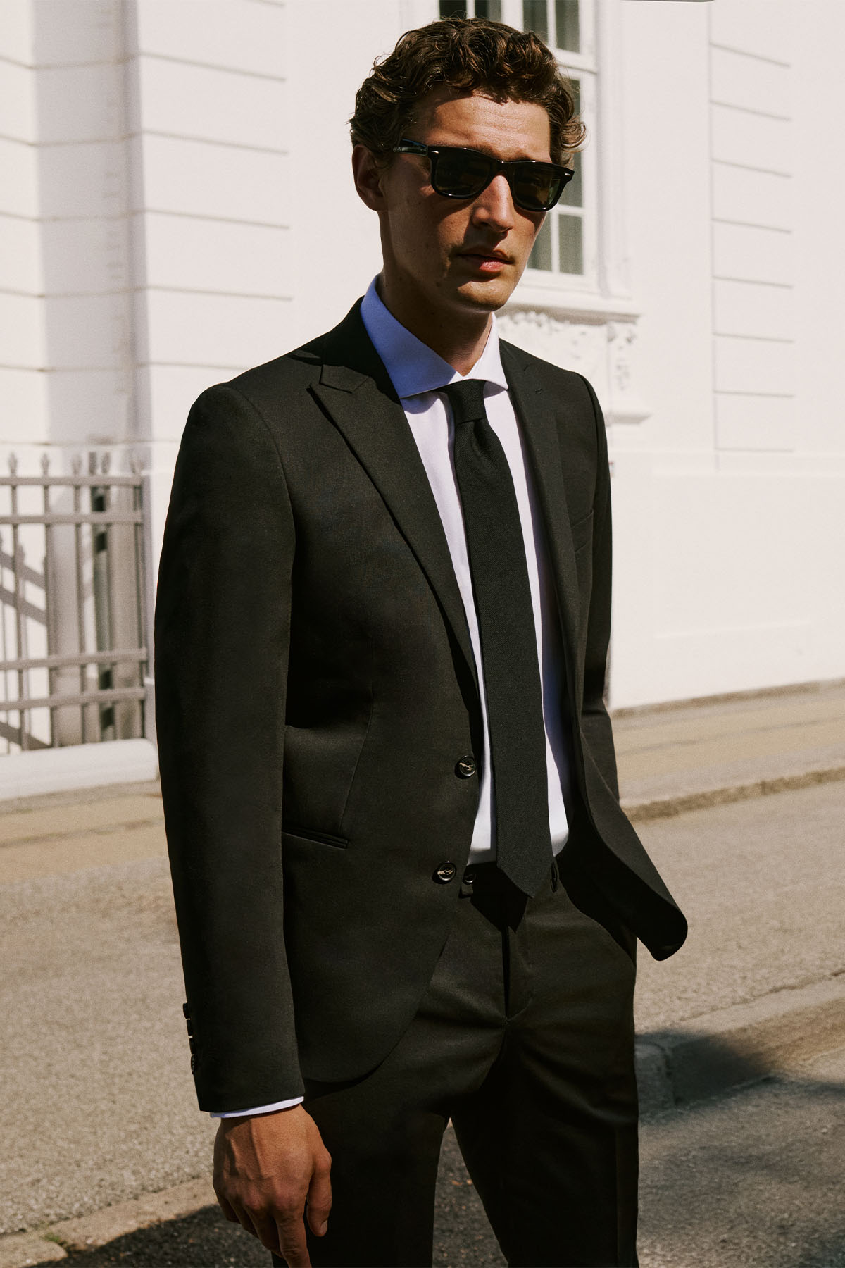 Altınyıldız Classics Erkek Siyah Ekstra Slim Fit Dar Kesim Kırlangıç Yaka Takım Elbise